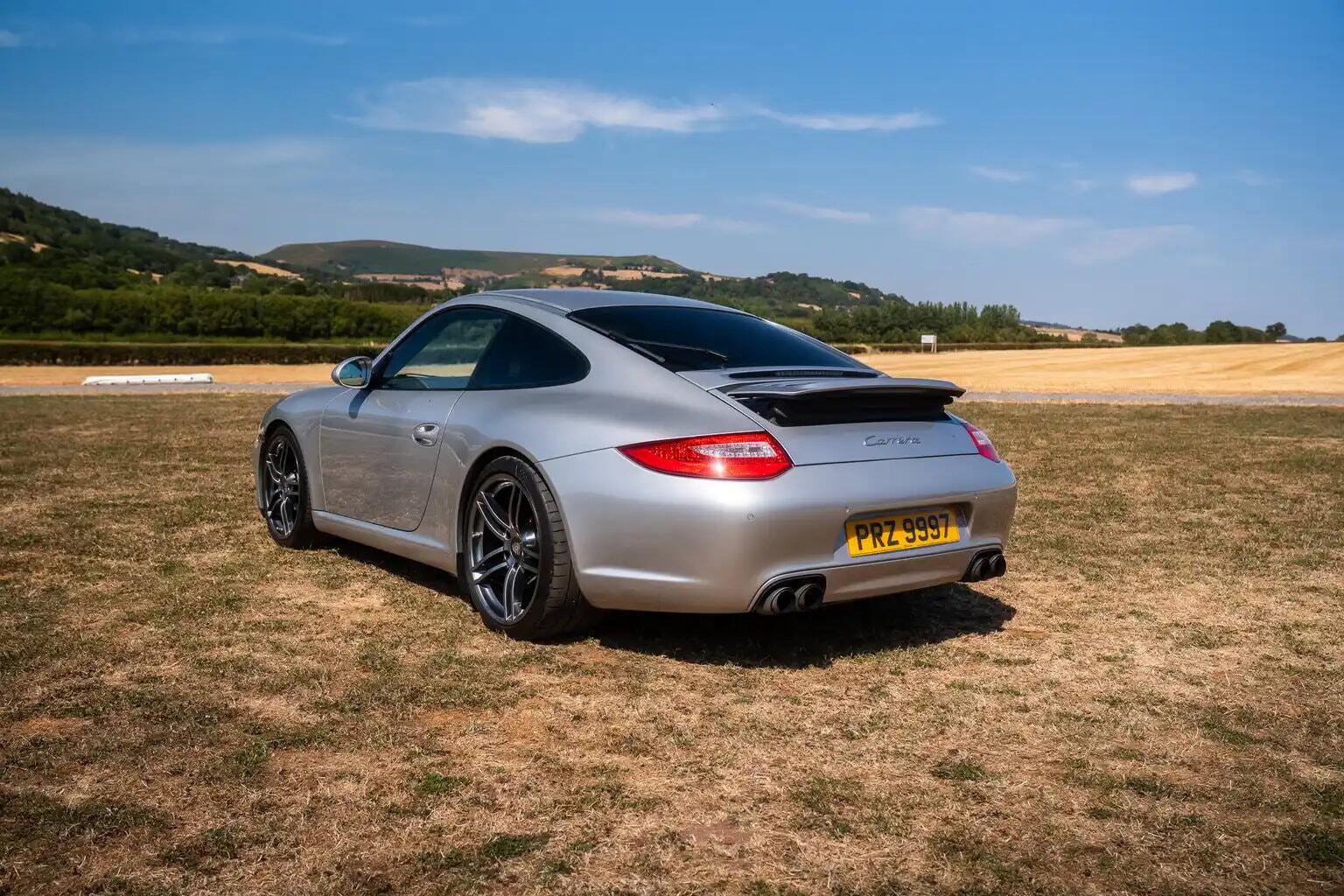Porsche 911 view 3