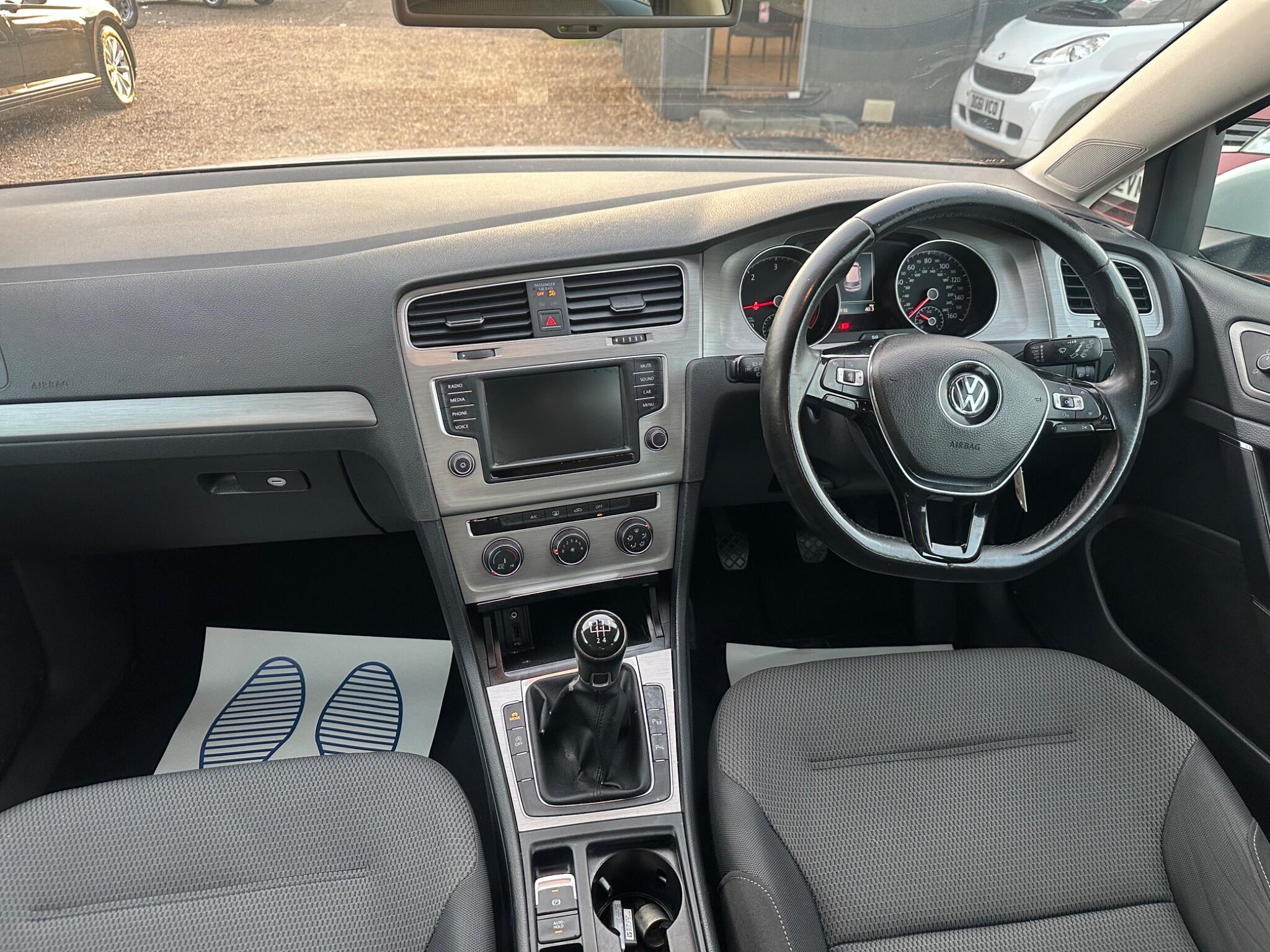 Volkswagen Golf view 22