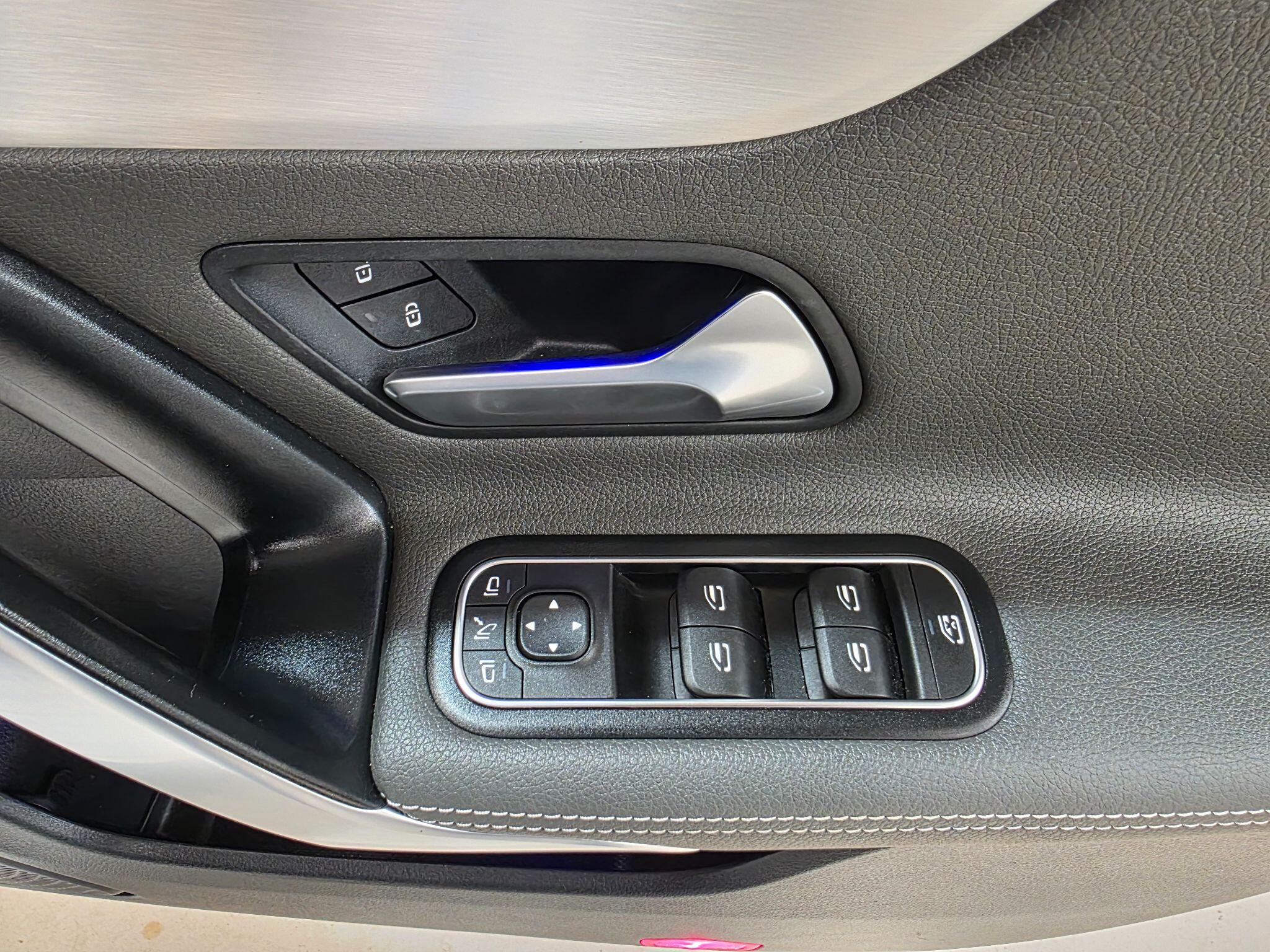 Mercedes-Benz Cla view 14