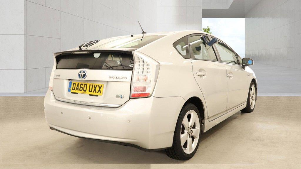Toyota Prius view 4