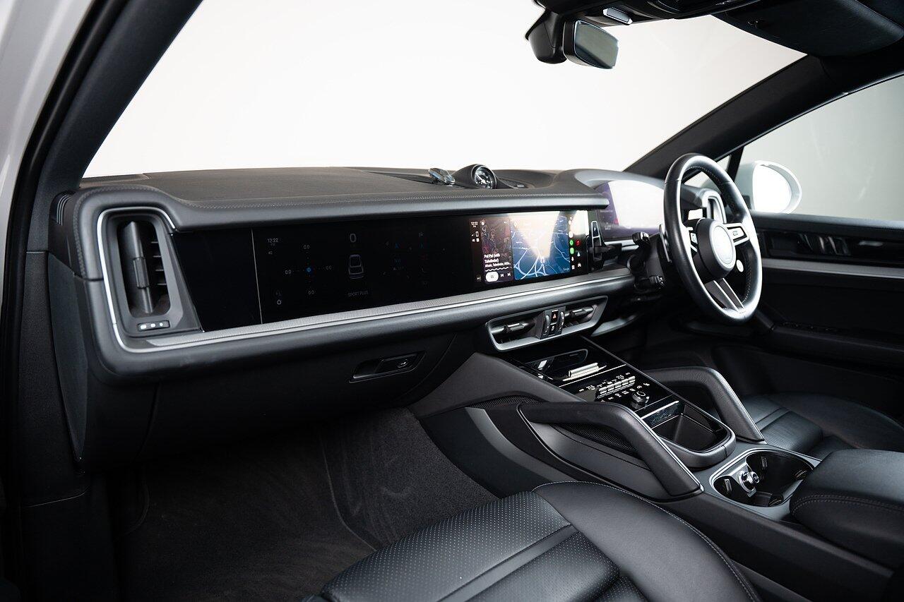 Porsche Cayenne view 20