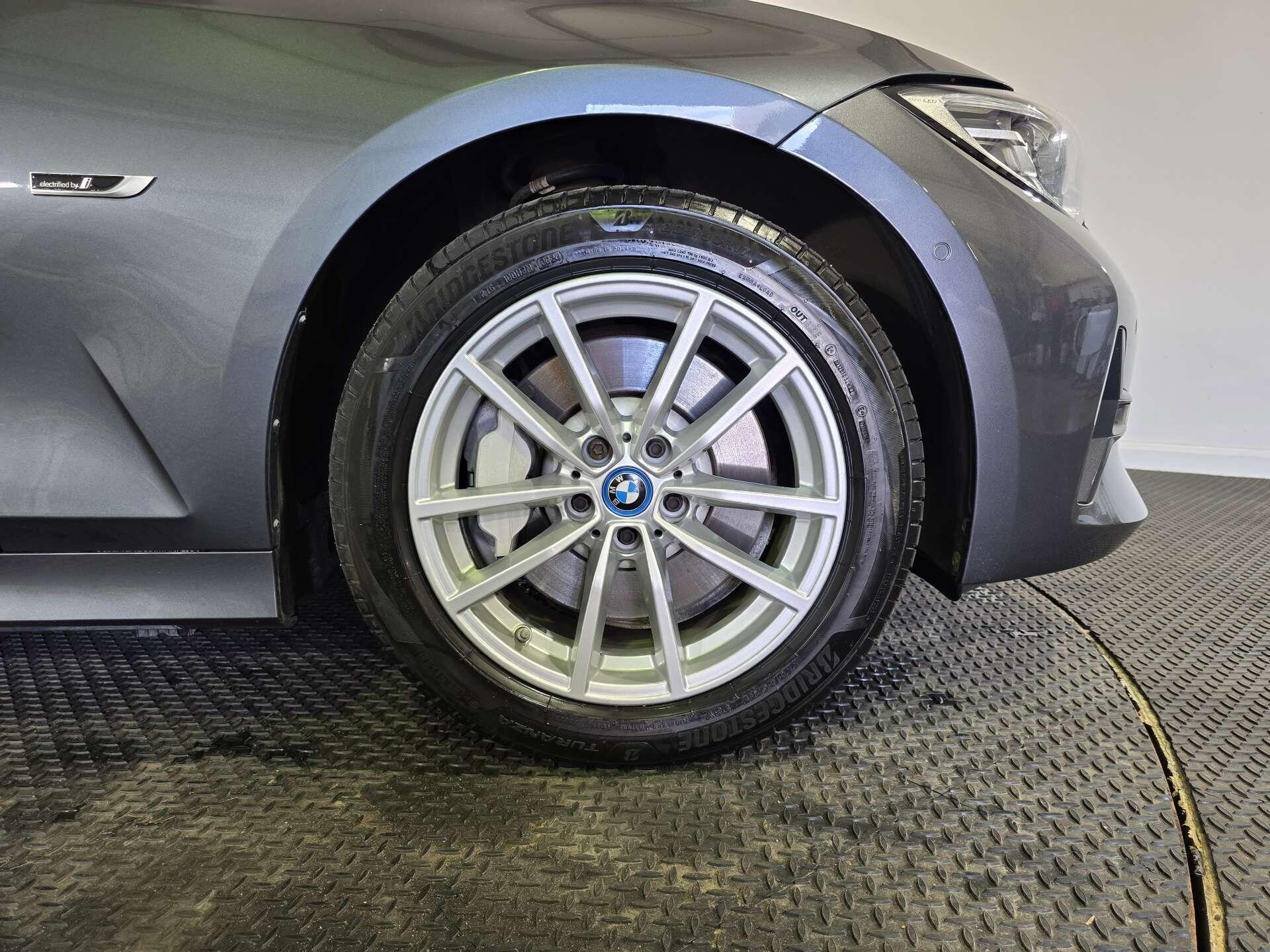 BMW 3 Series view 82