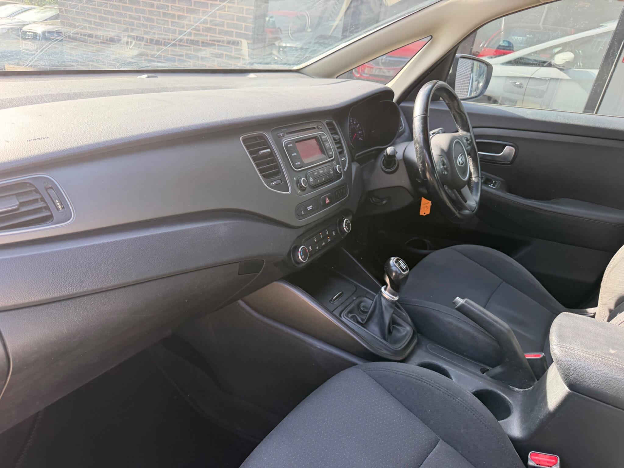 Kia Carens view 16