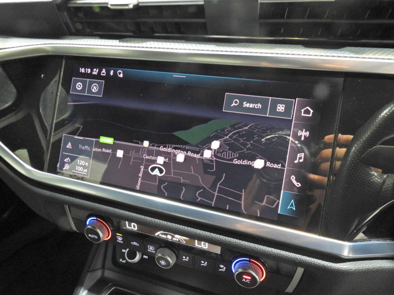 Audi Q3 view 25