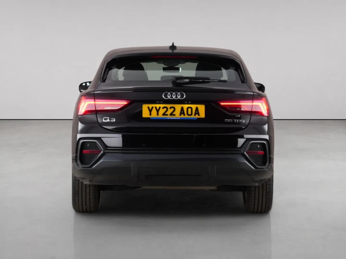 Audi Q3 view 7