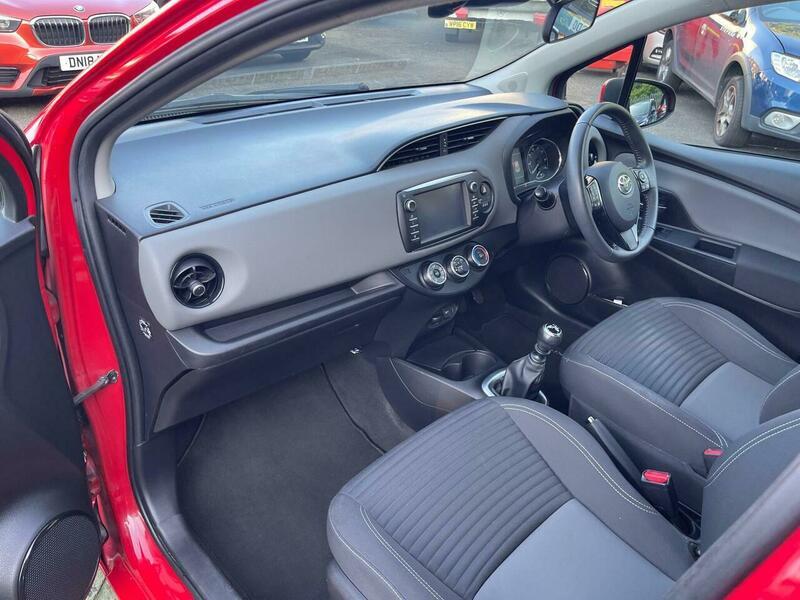 2017 Toyota Yaris 1.5 VVT-i Icon Euro 6 5dr • 37,180 miles image 33