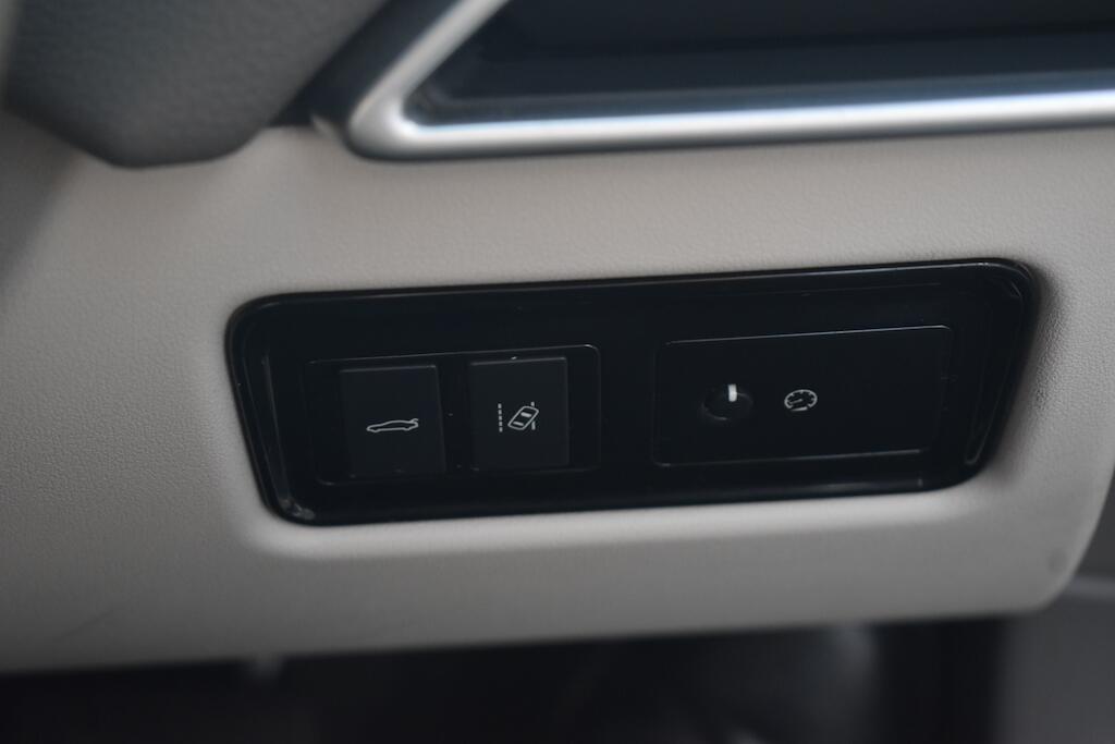 Jaguar Xe view 48