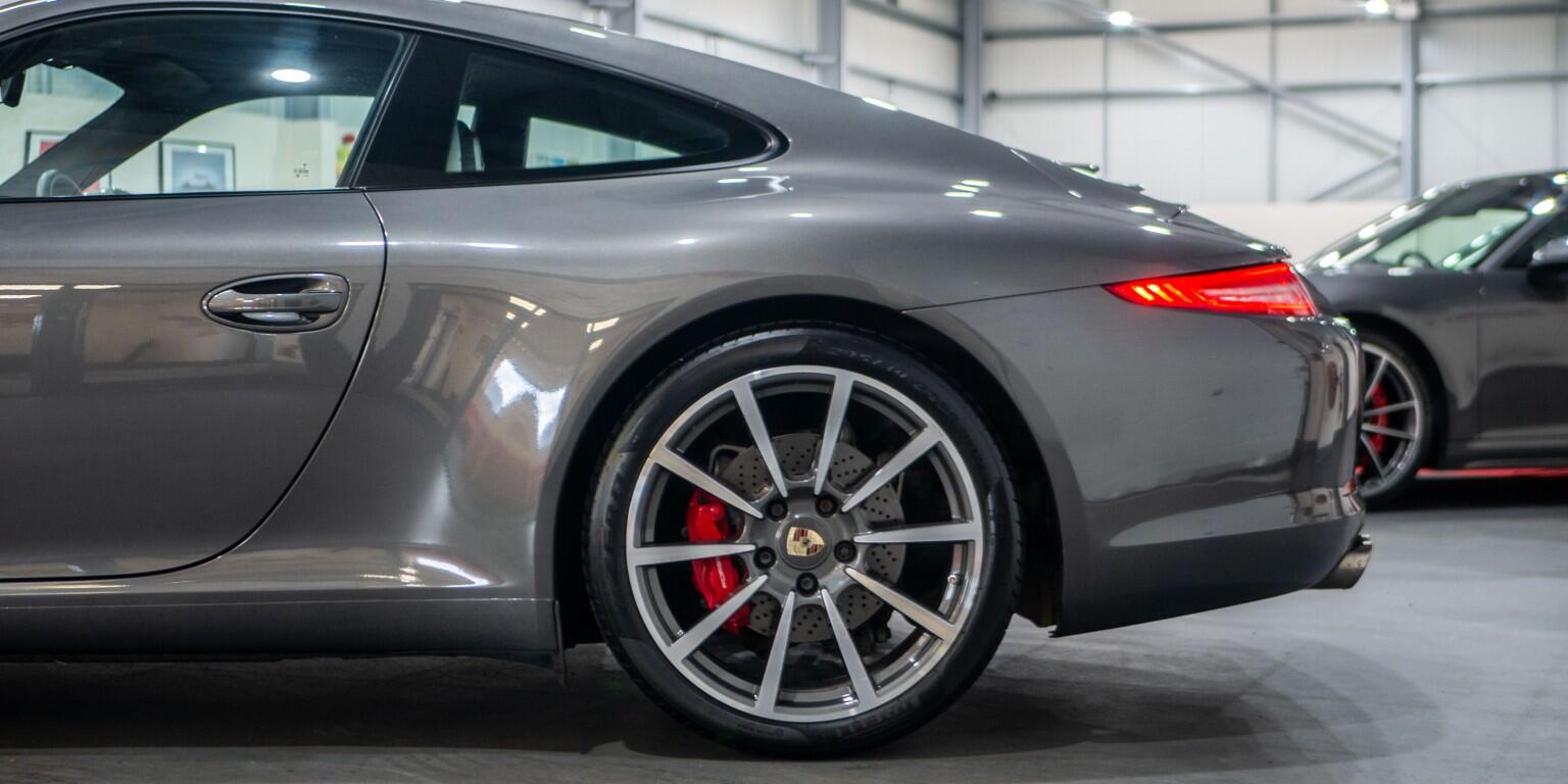 Porsche 911 view 8