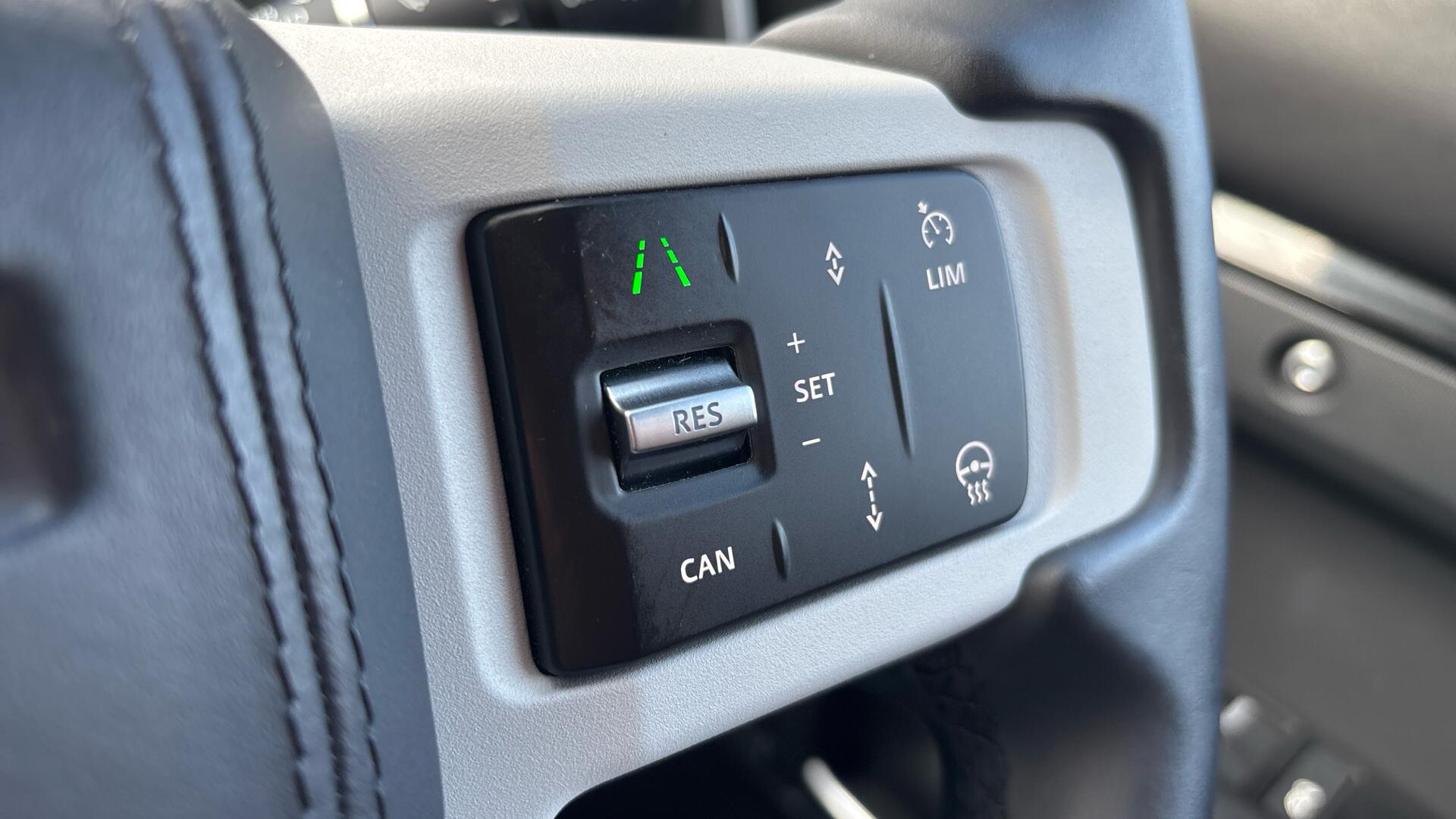 Land Rover Defender view 32