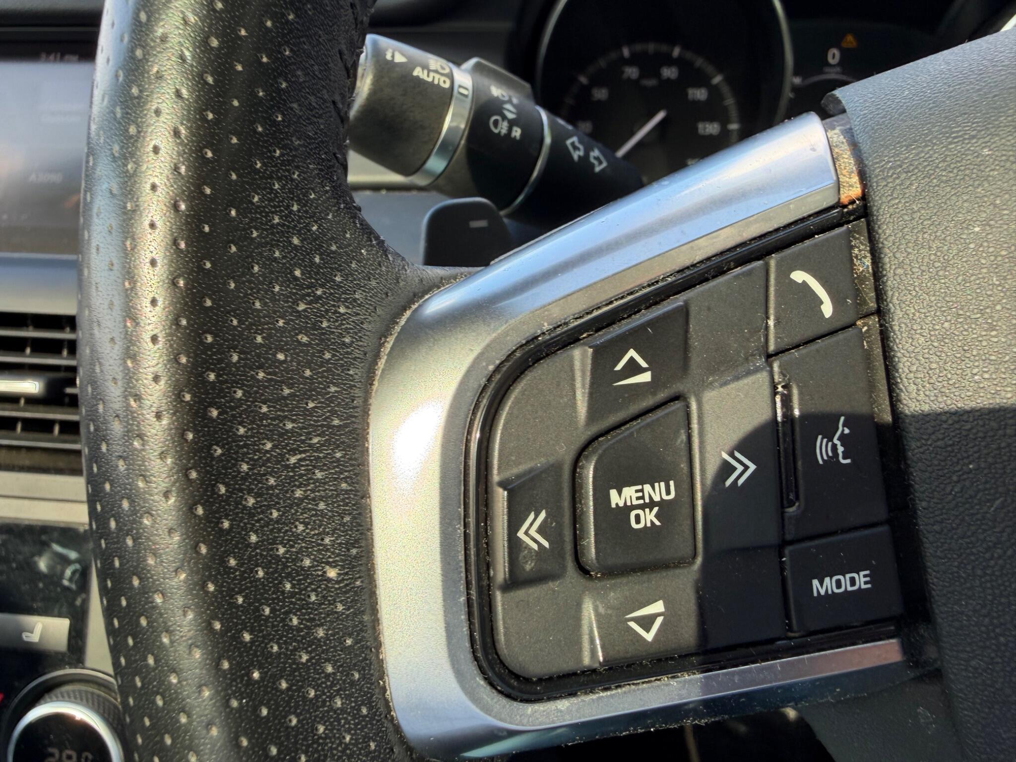 Land Rover Discovery Sport view 16