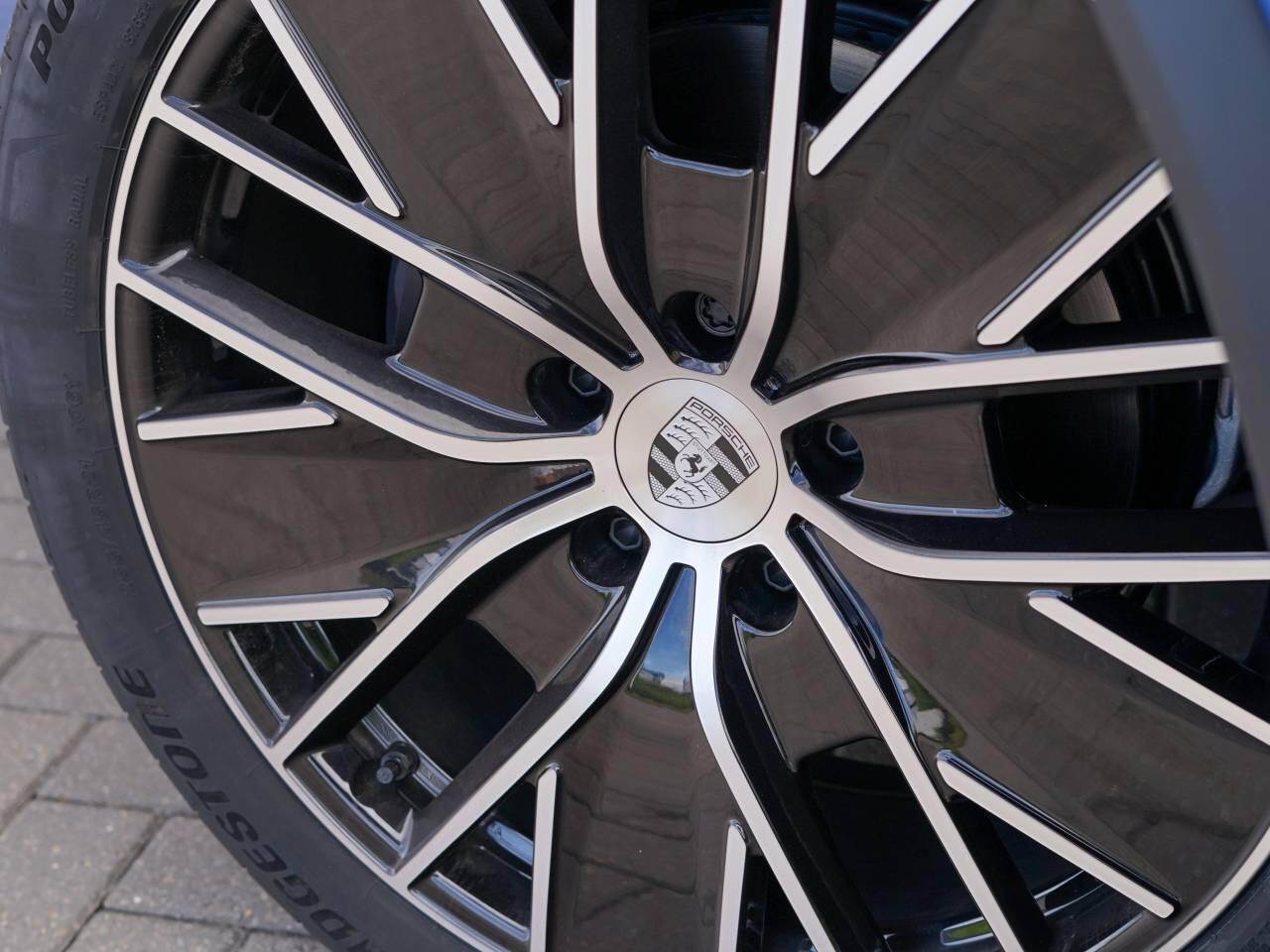Porsche Macan view 48