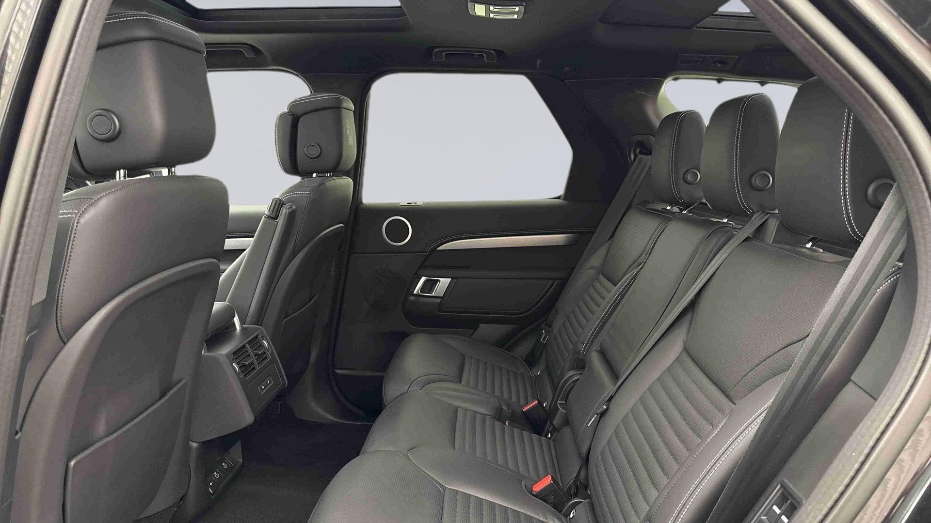Land Rover Discovery view 4