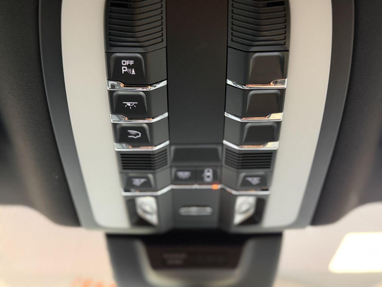 Porsche Macan view 38