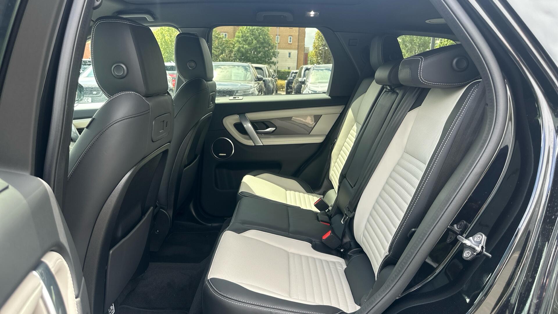 Land Rover Discovery Sport view 14