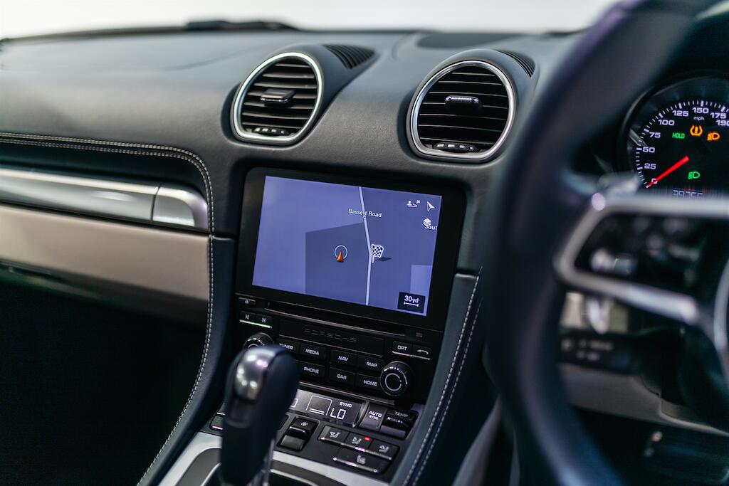 Porsche Cayman view 27