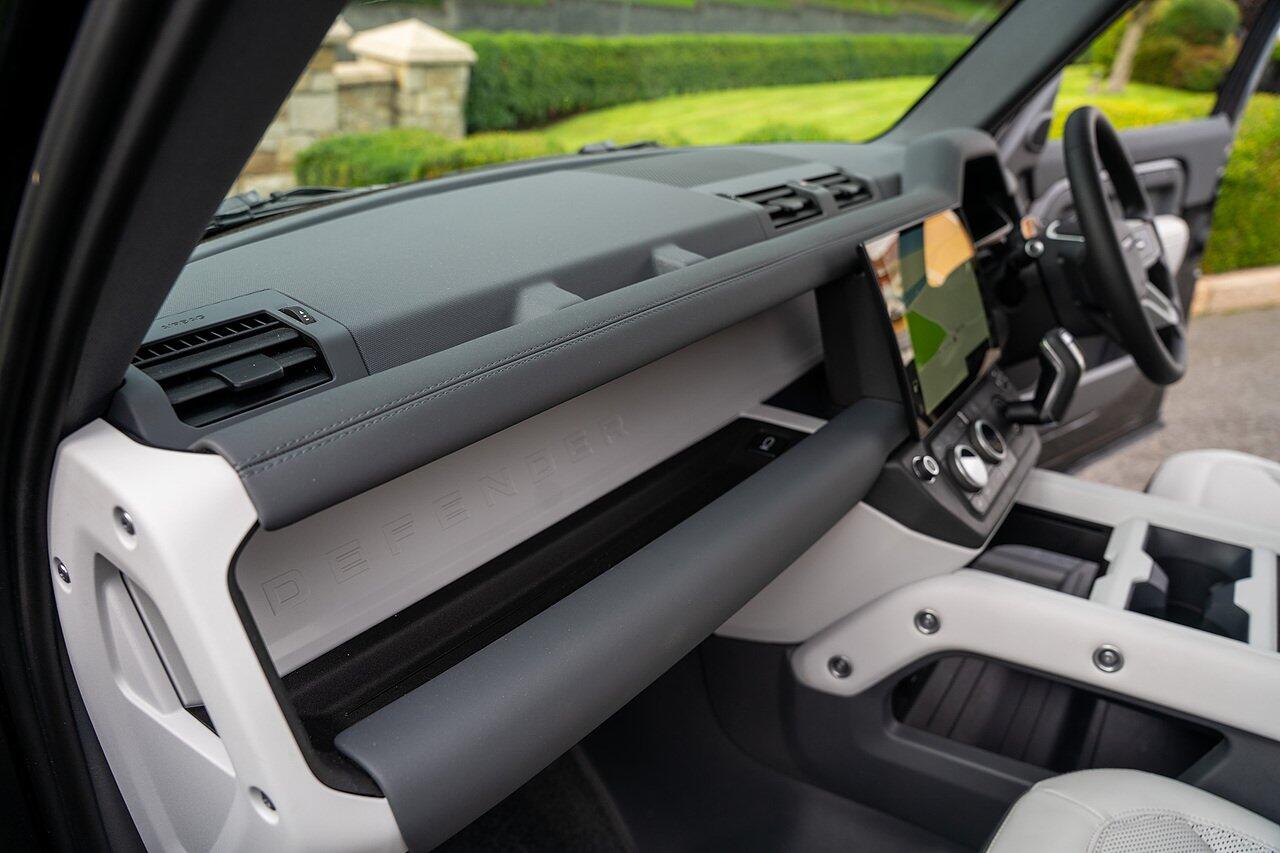 Land Rover Defender view 70