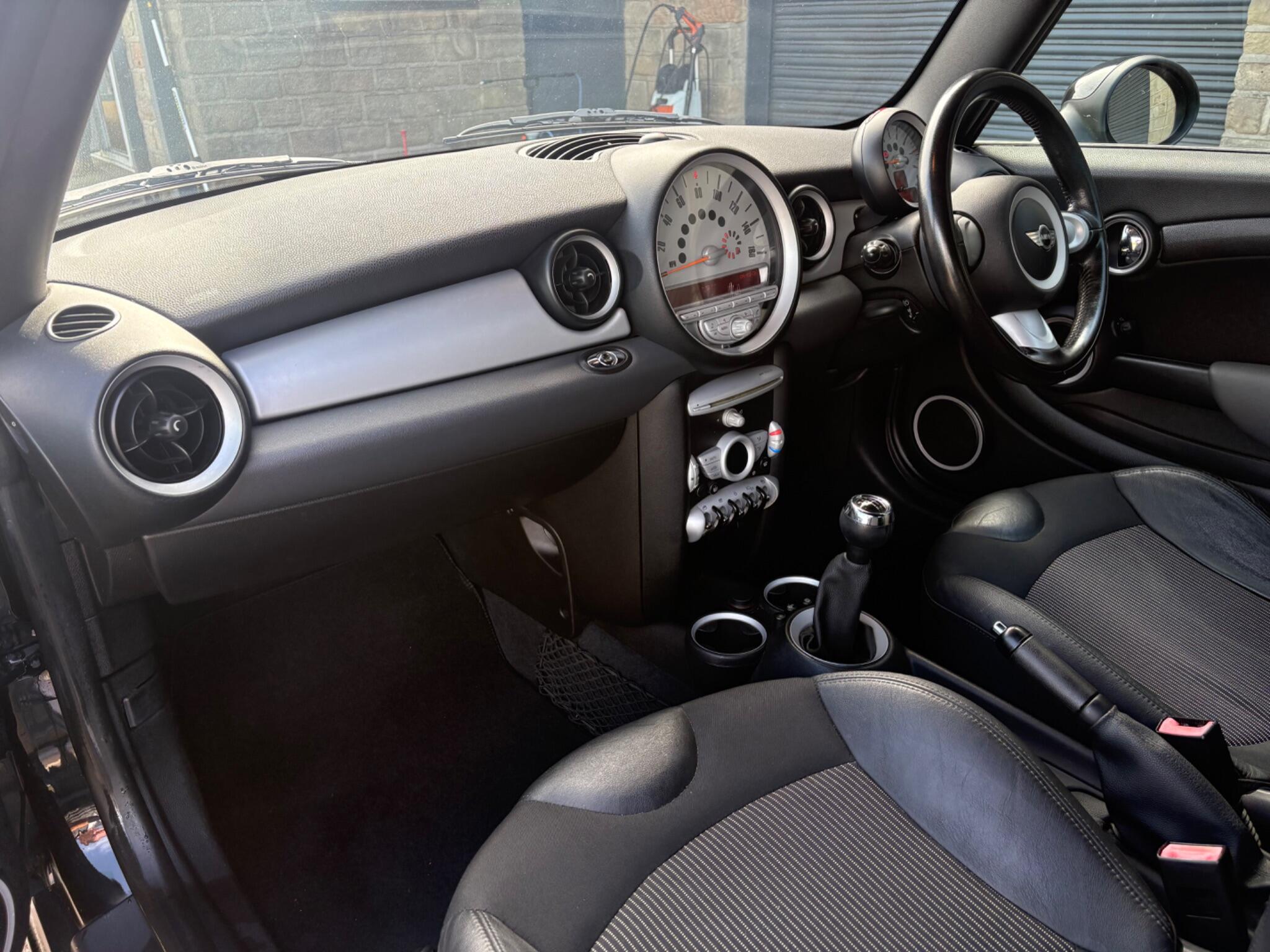 Mini Convertible view 18