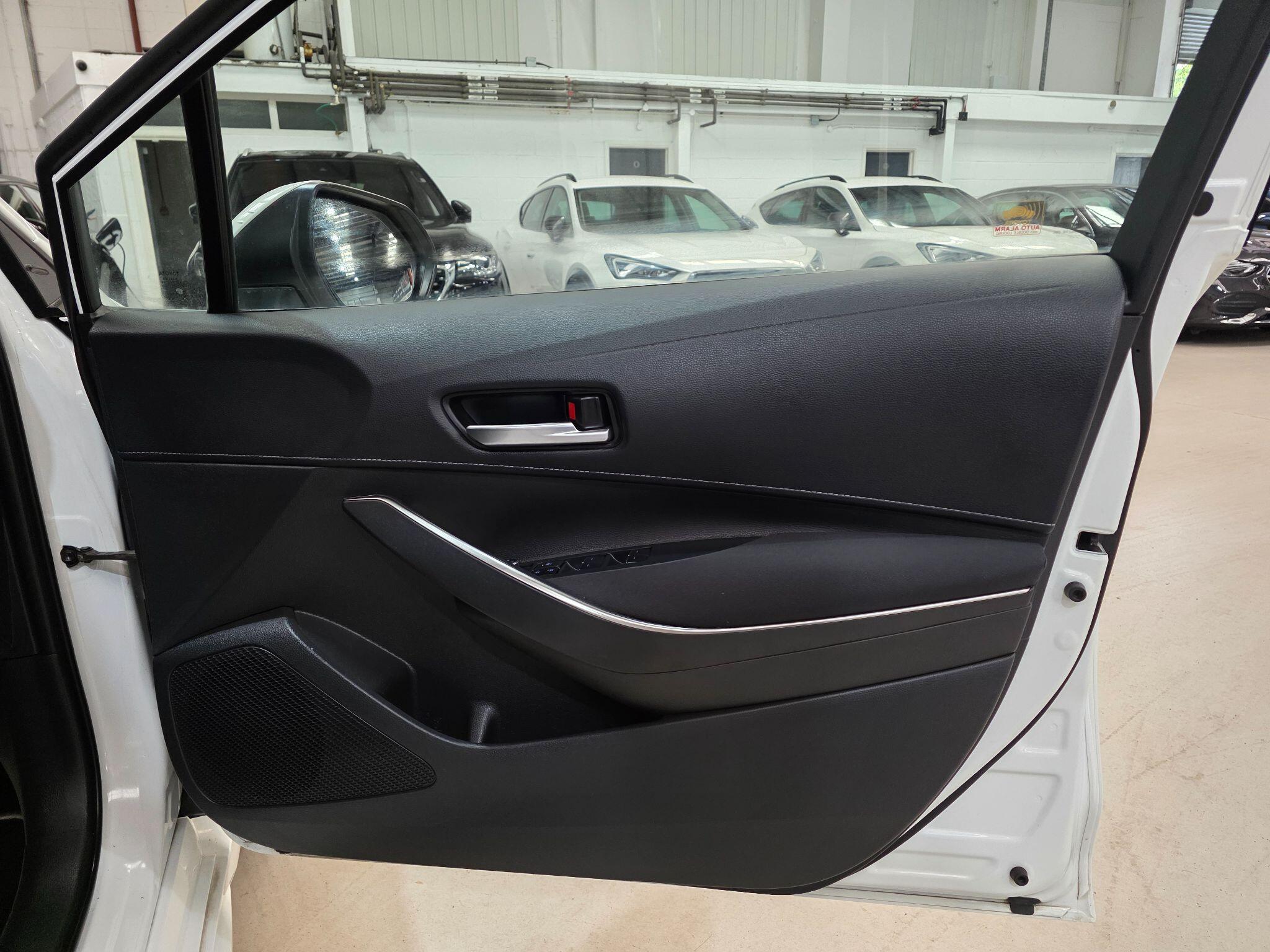 Toyota Corolla view 13