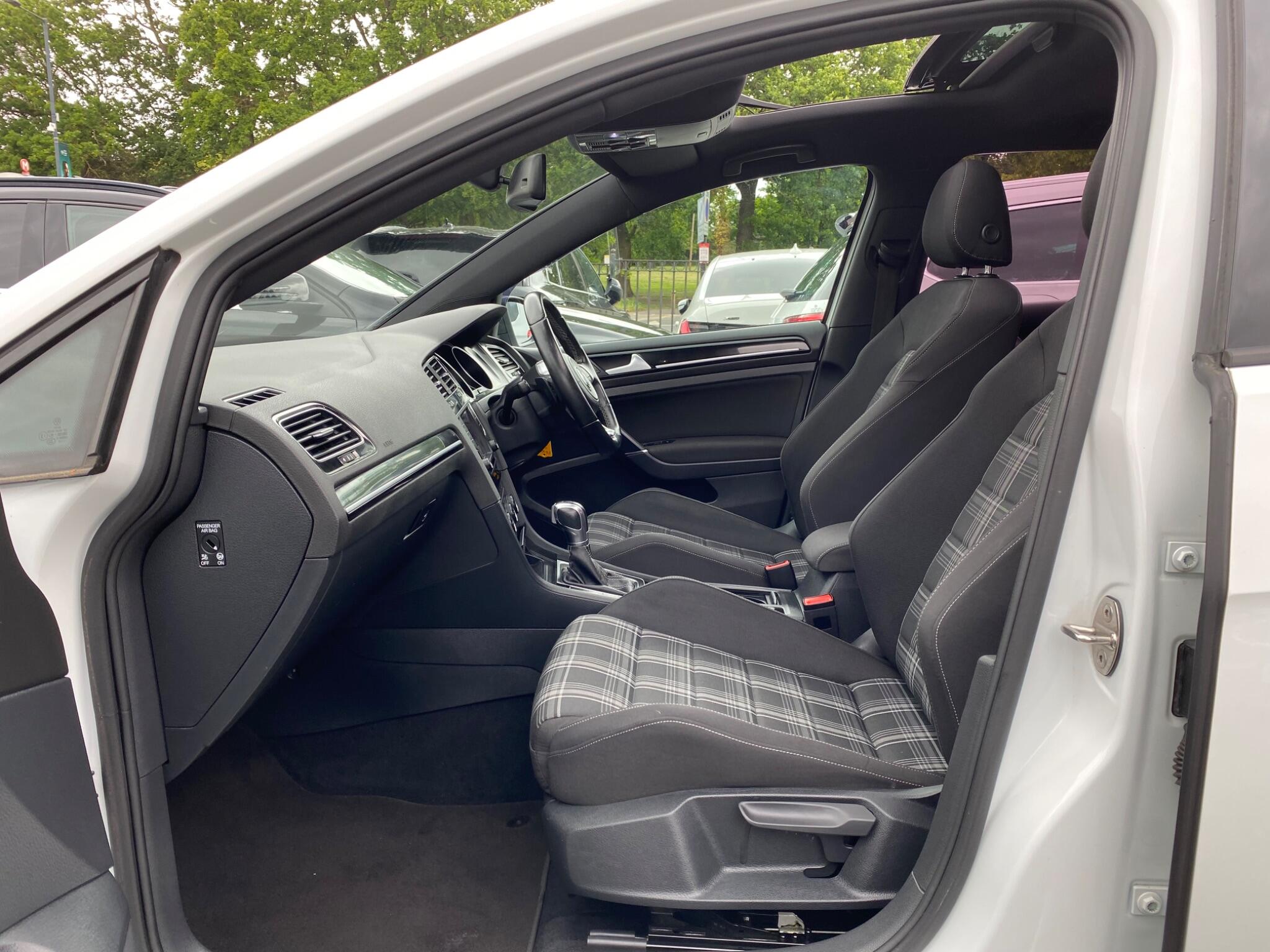 Volkswagen Golf view 38