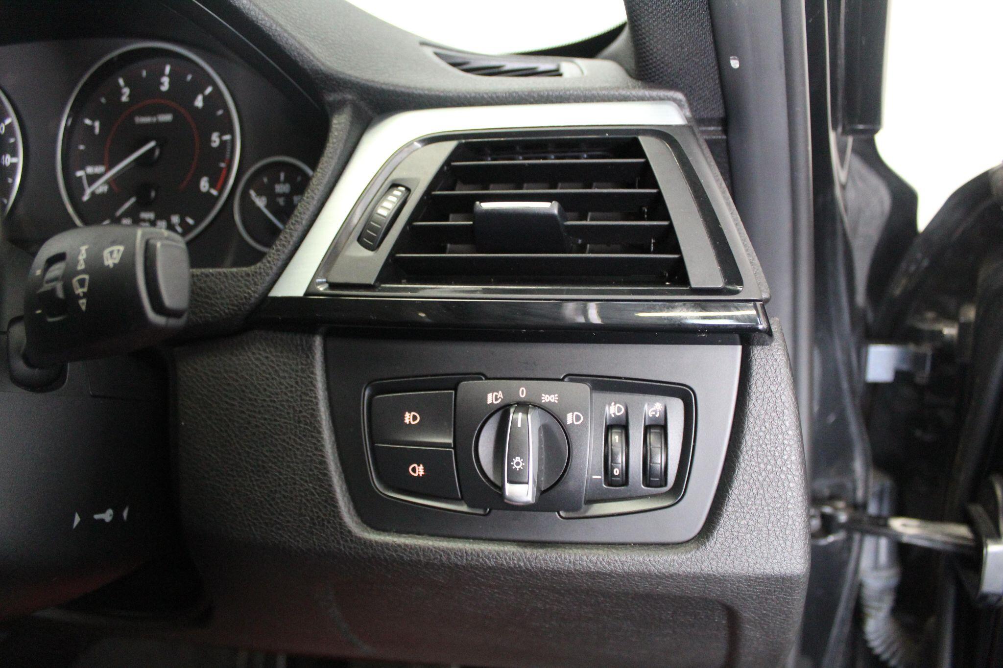 BMW 3 Series view 45