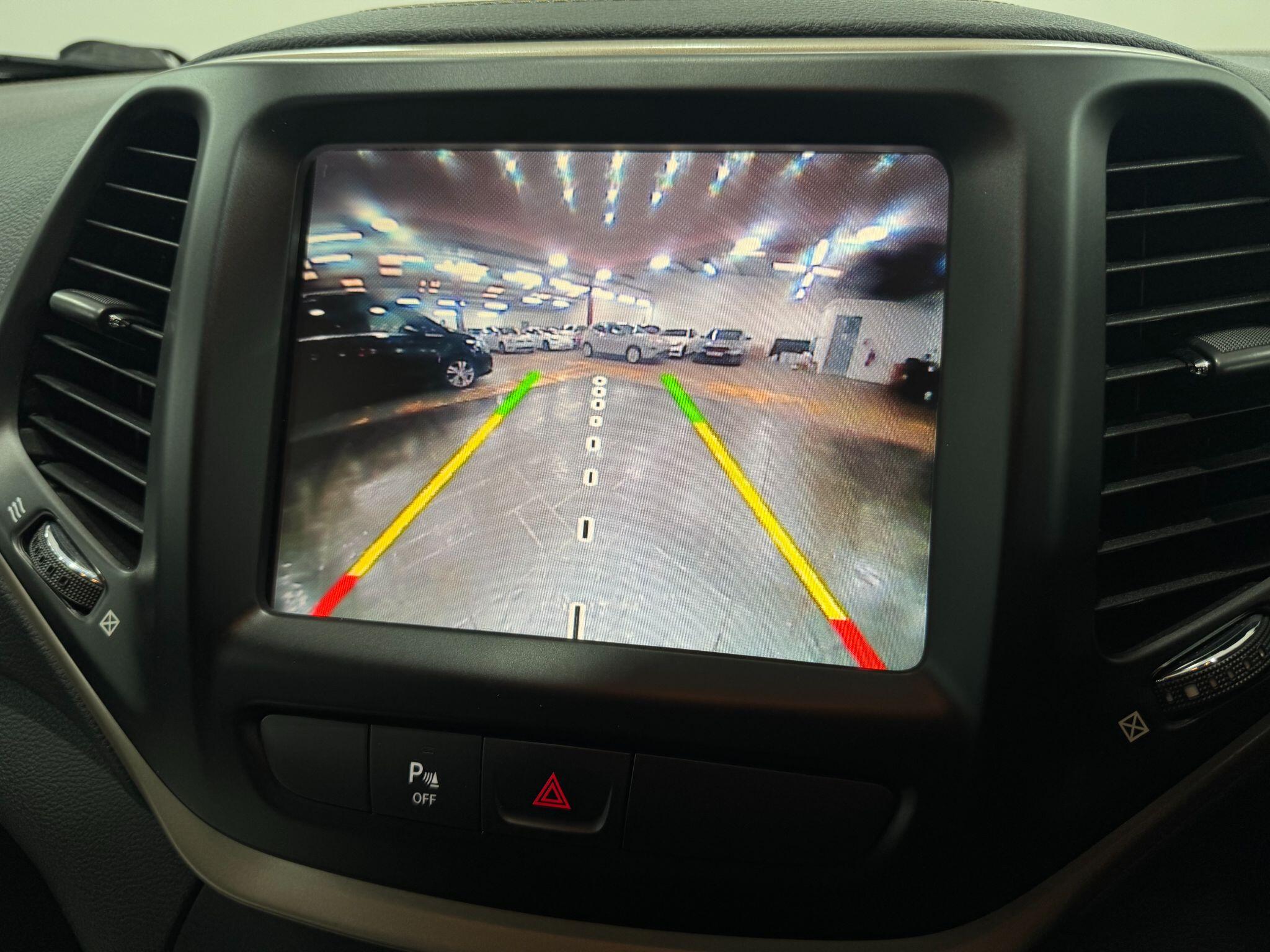 Jeep Cherokee view 45