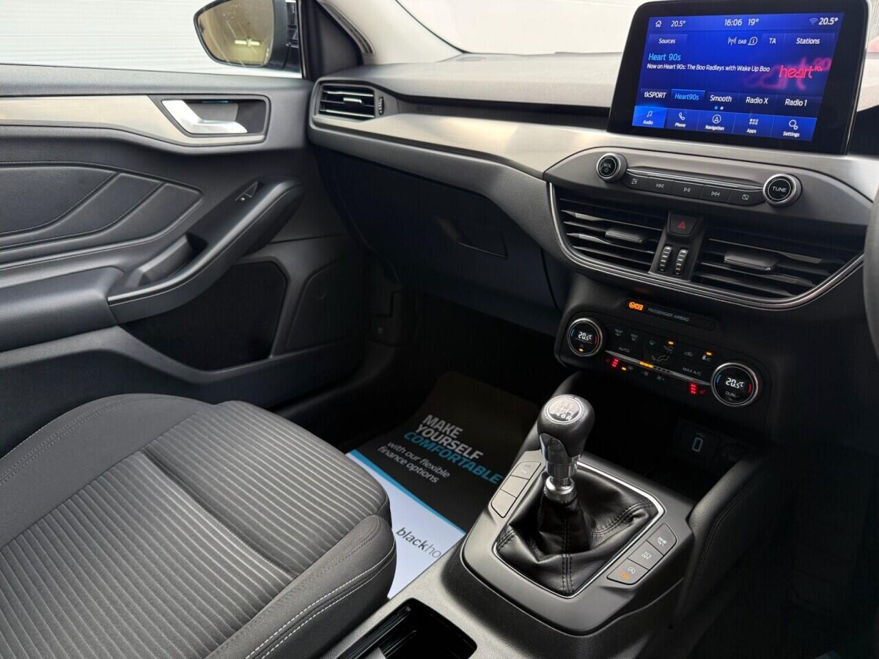 Ford Focus view 15