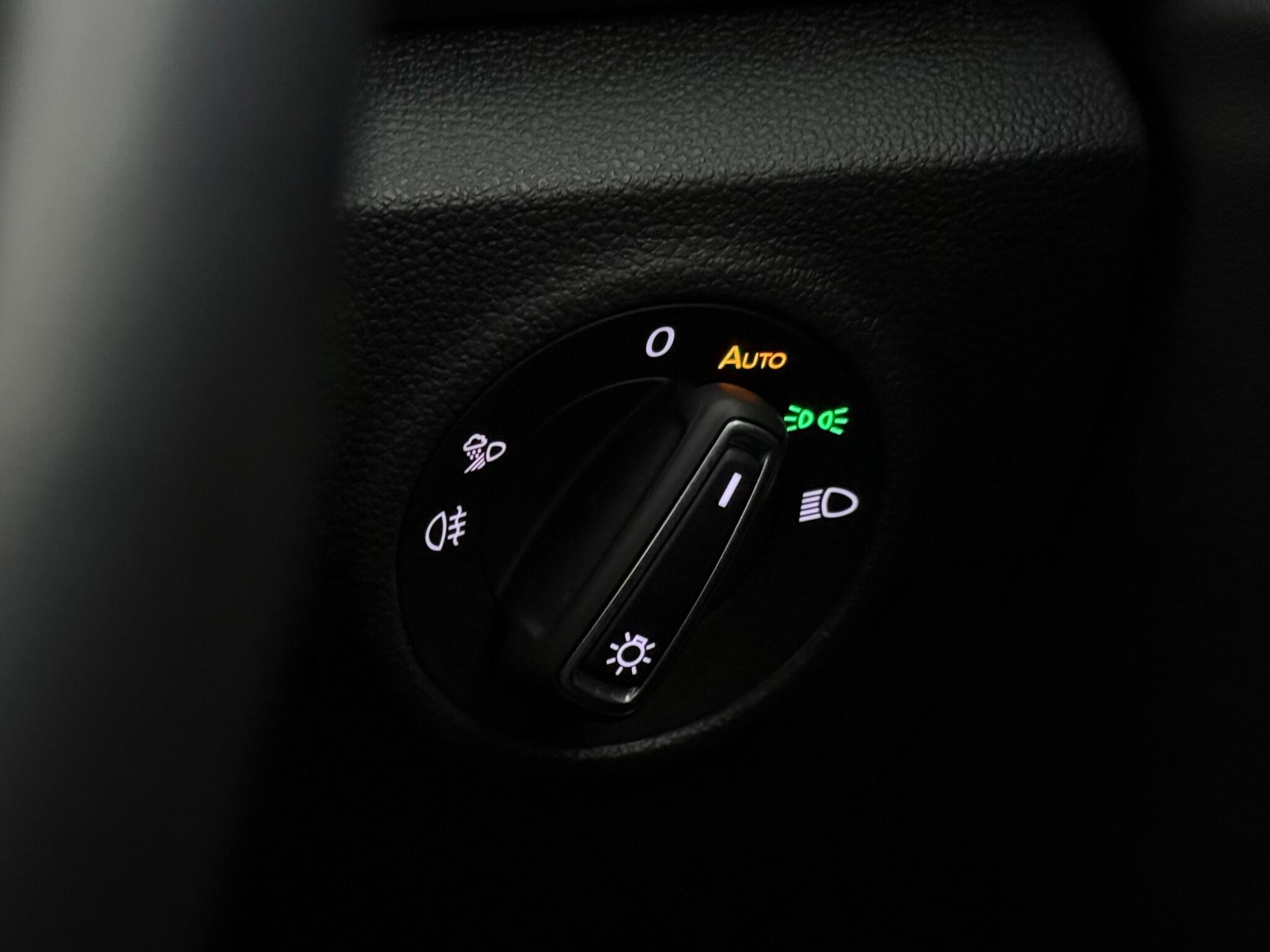 Volkswagen T-Roc view 16