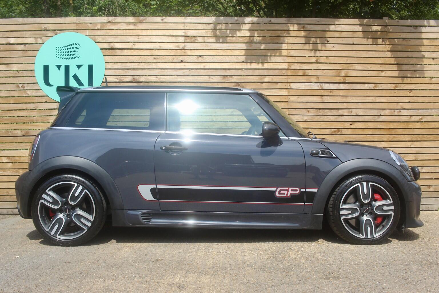Mini Hatch view 5