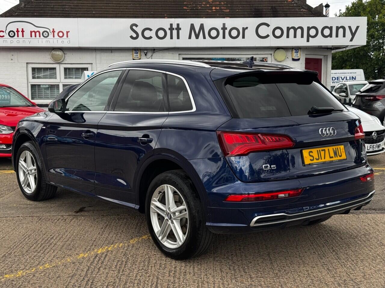 Audi Q5 view 2