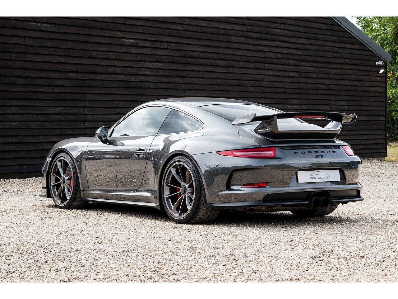 Porsche 911 view 4
