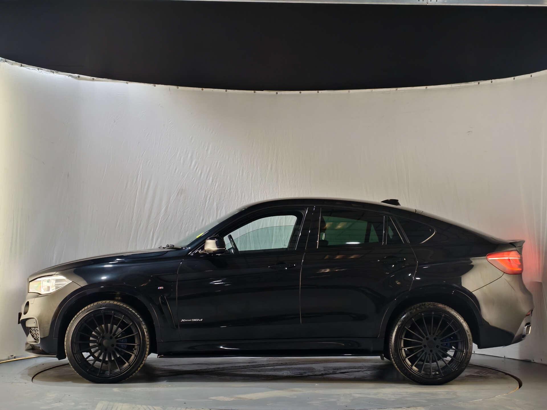 BMW X6 view 13