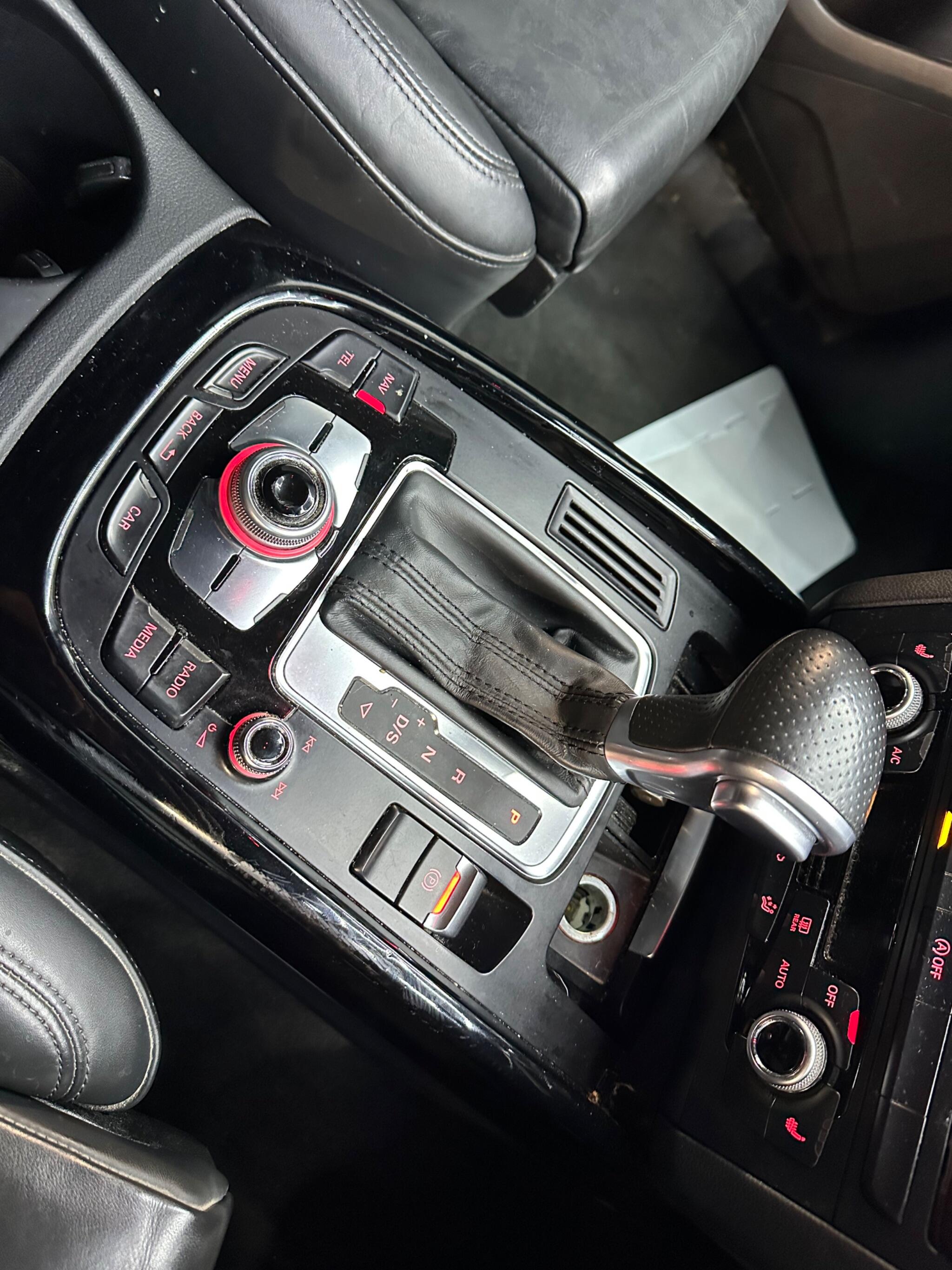 Audi Q5 view 16