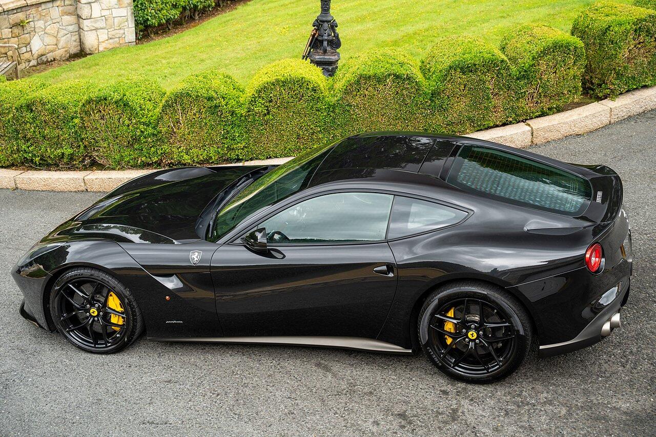 Ferrari F12 view 112