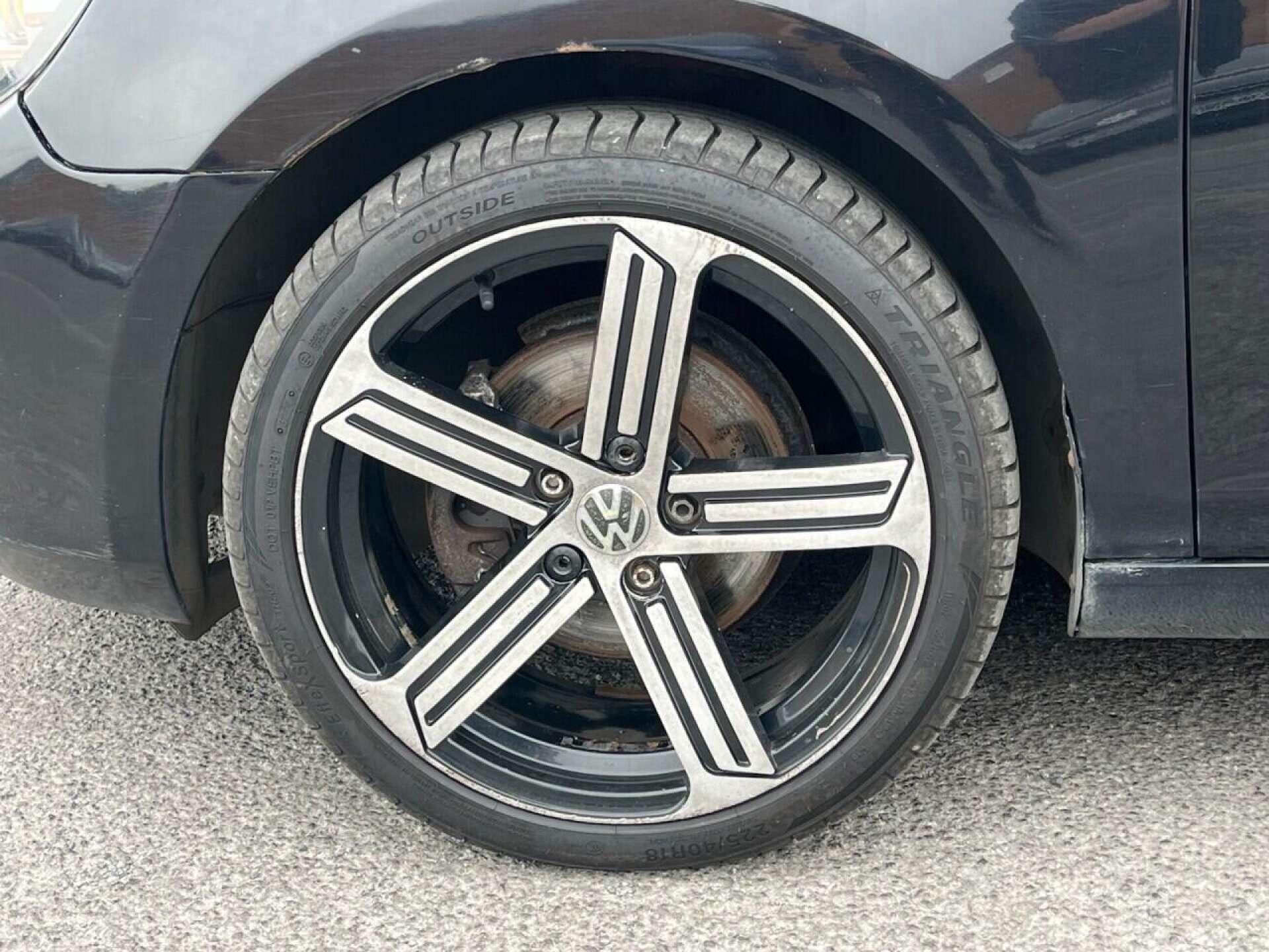 Volkswagen Golf view 23