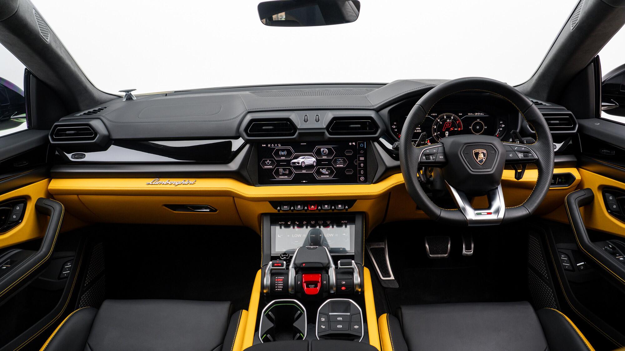 Lamborghini Urus view 5