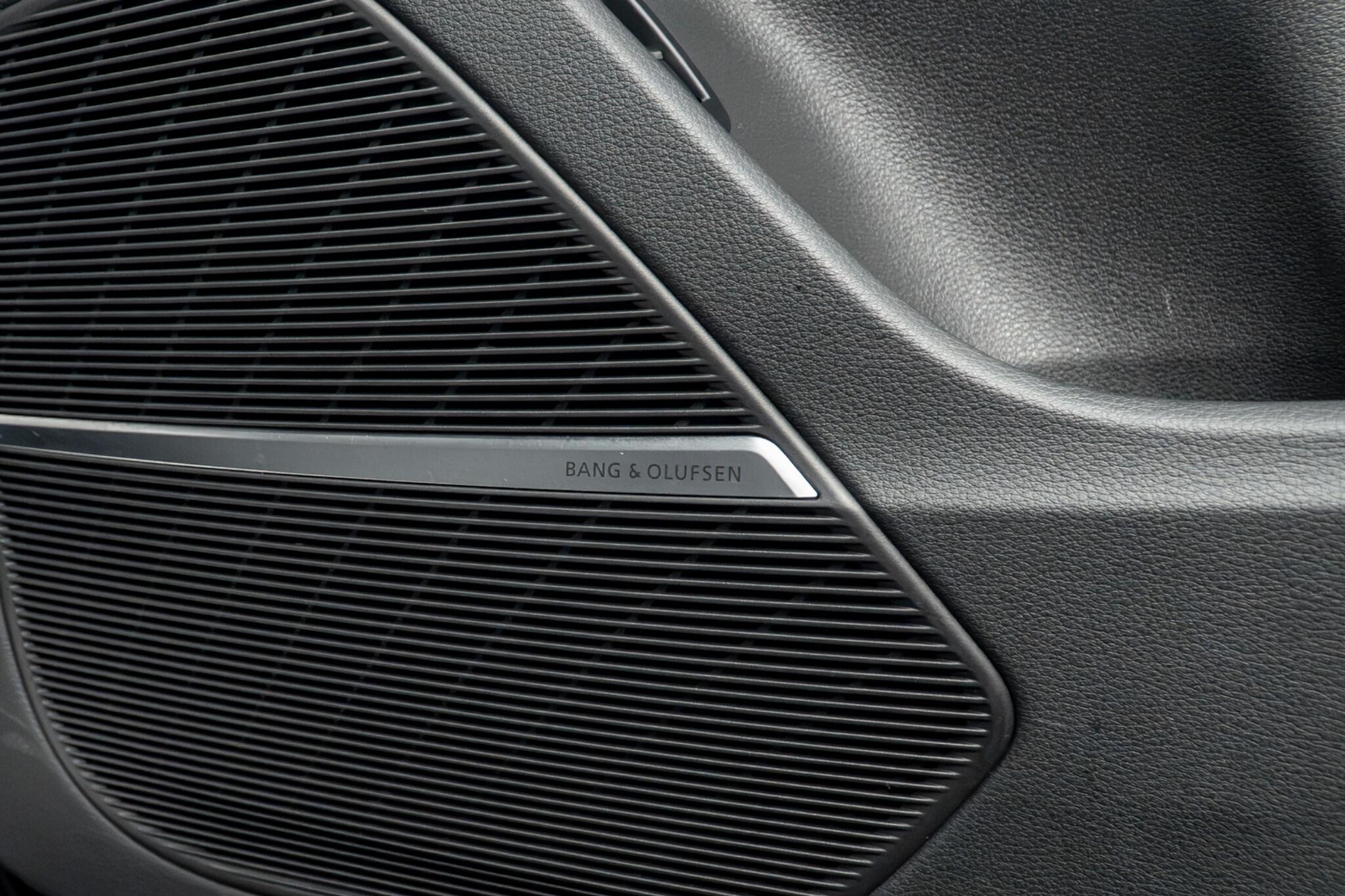 Audi SQ7 view 45