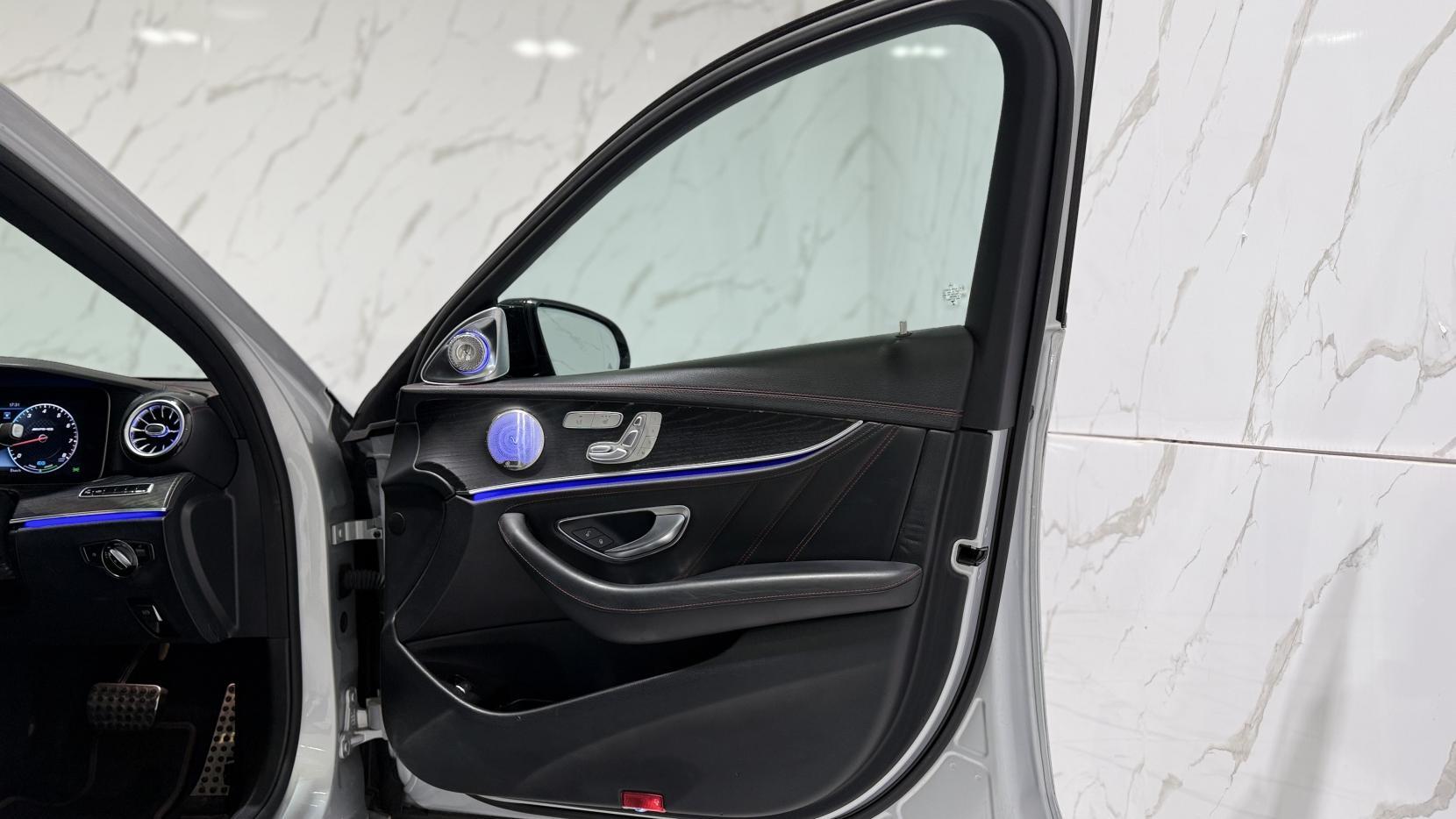 Mercedes-Benz E Class view 38