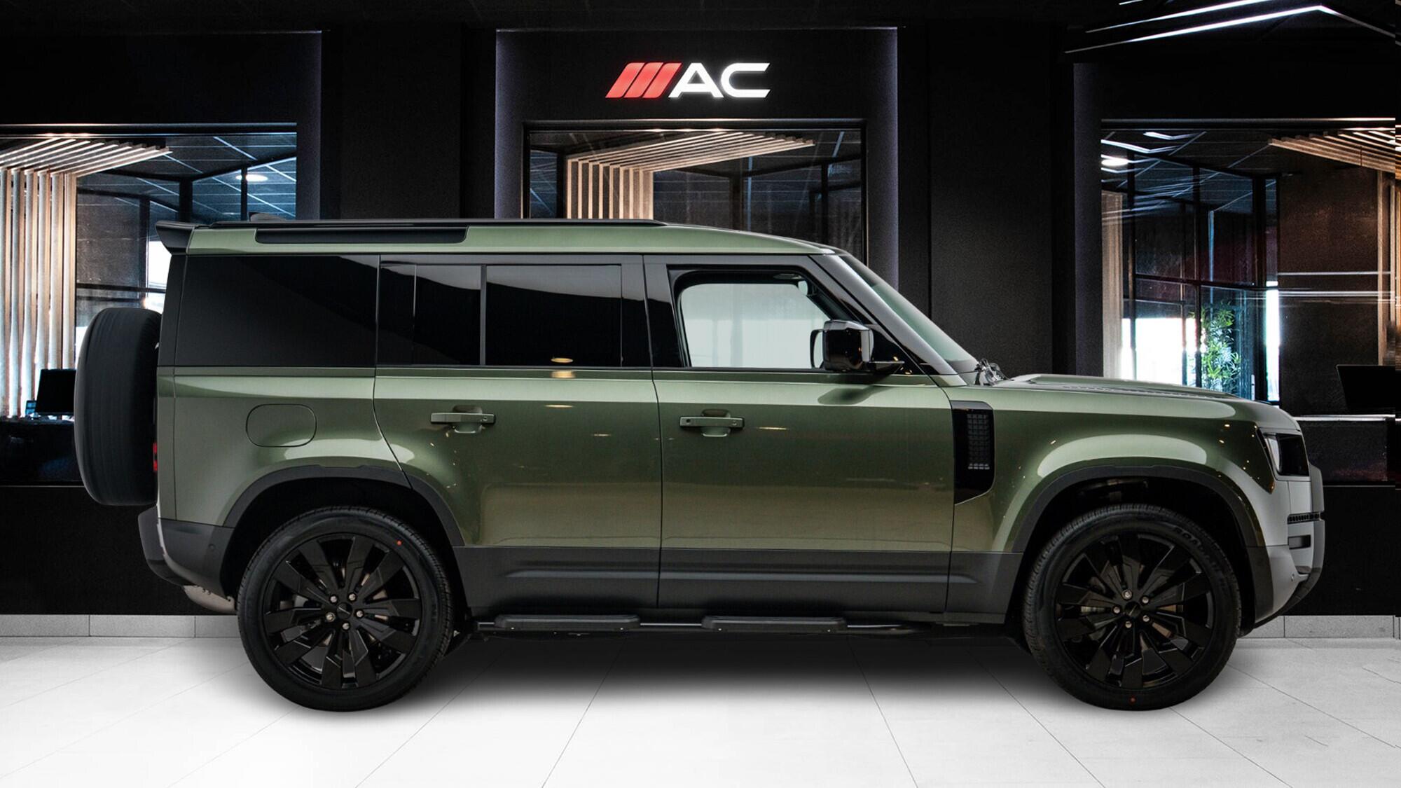 Land Rover Defender view 3
