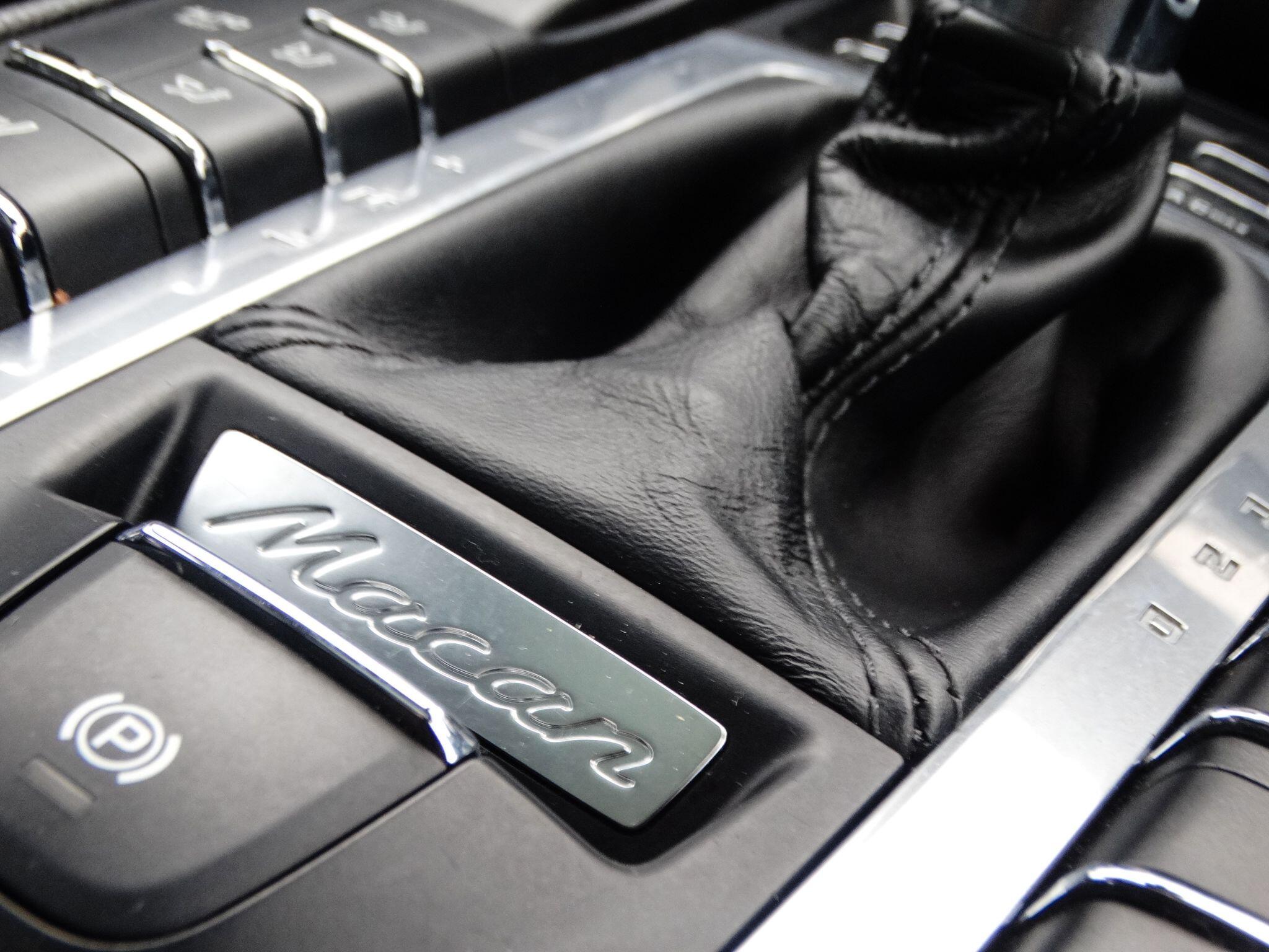 Porsche Macan view 26