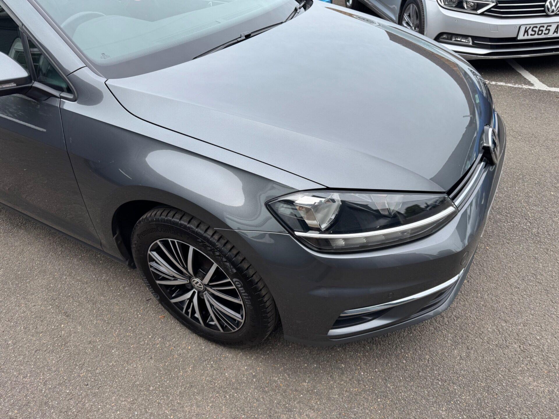 Volkswagen Golf view 3
