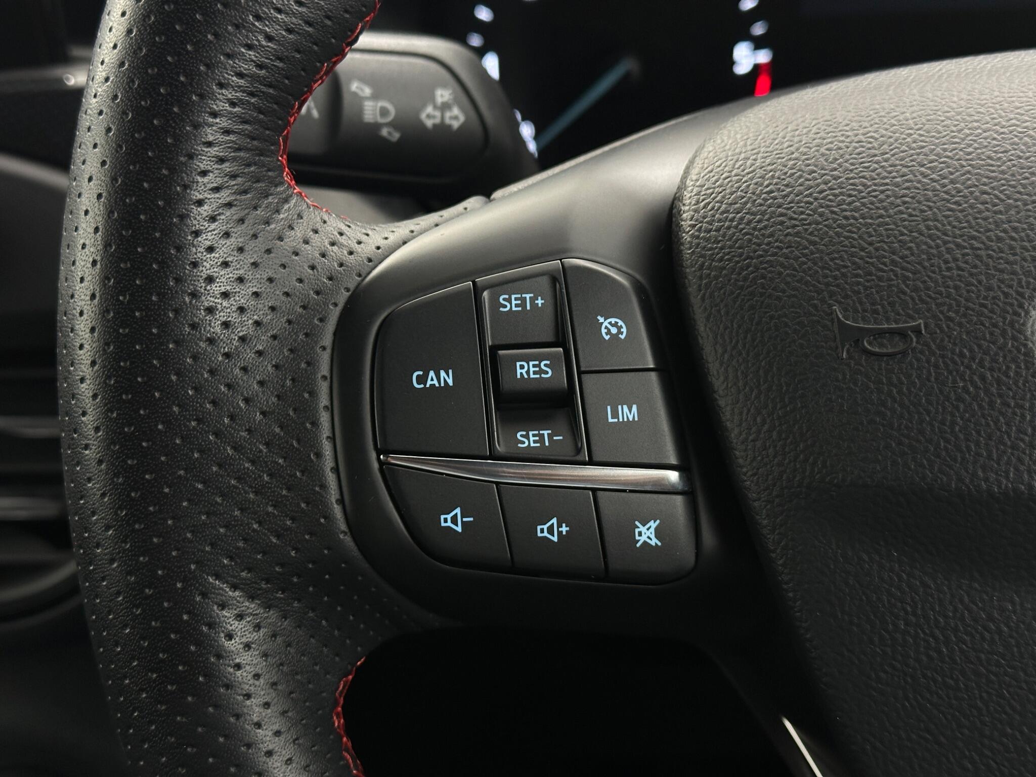 Ford Focus view 15