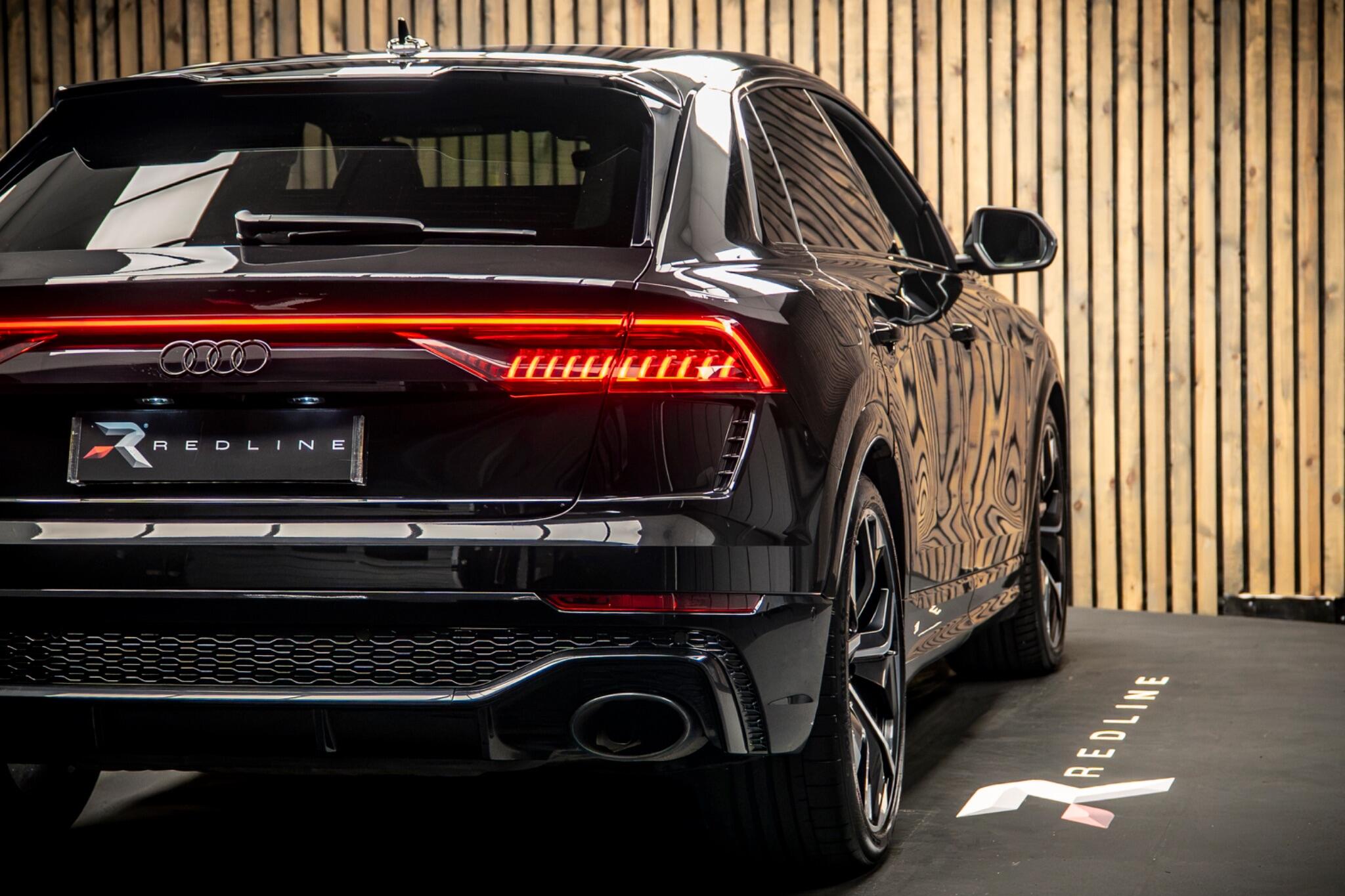 Audi RS Q8 view 21