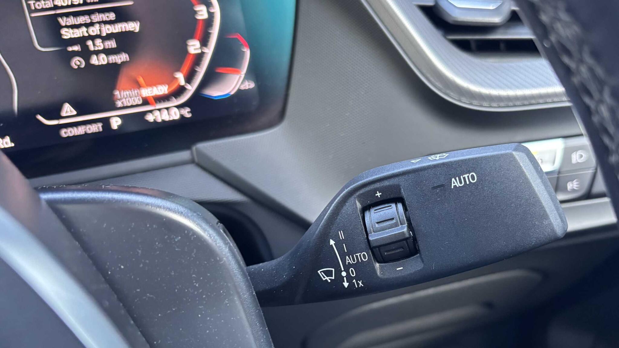BMW 2 Series view 26