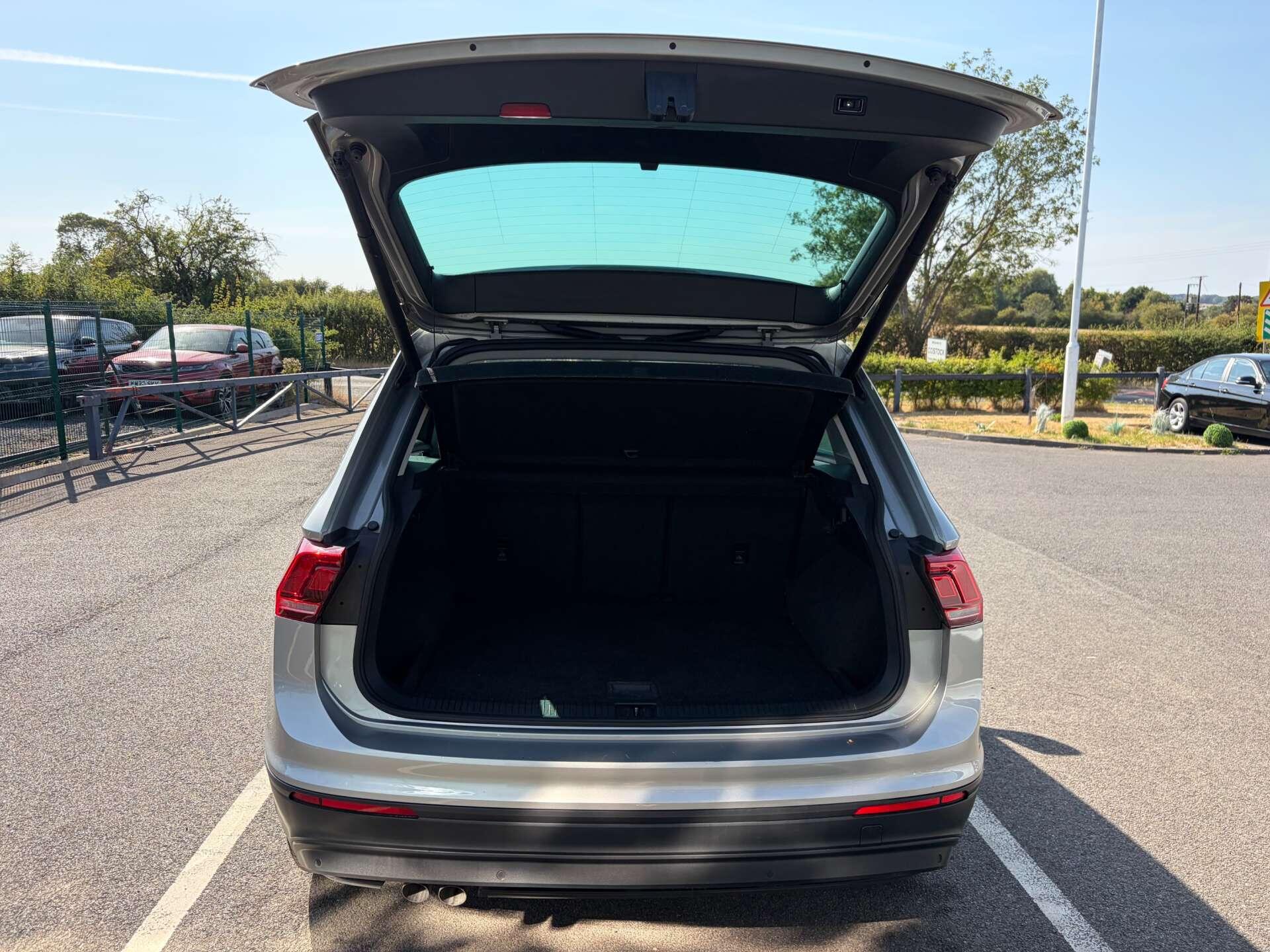 Volkswagen Tiguan view 24