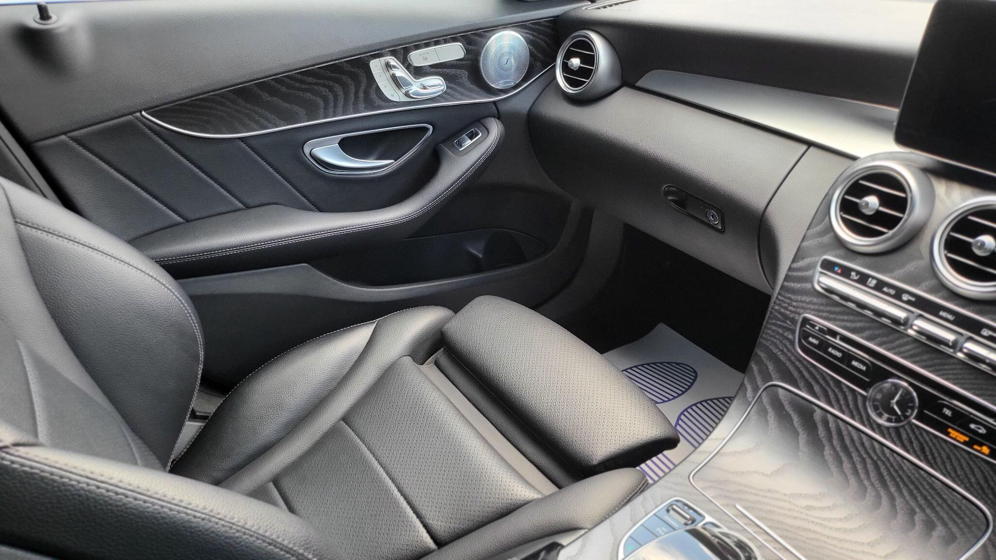 Mercedes-Benz C-Class view 30
