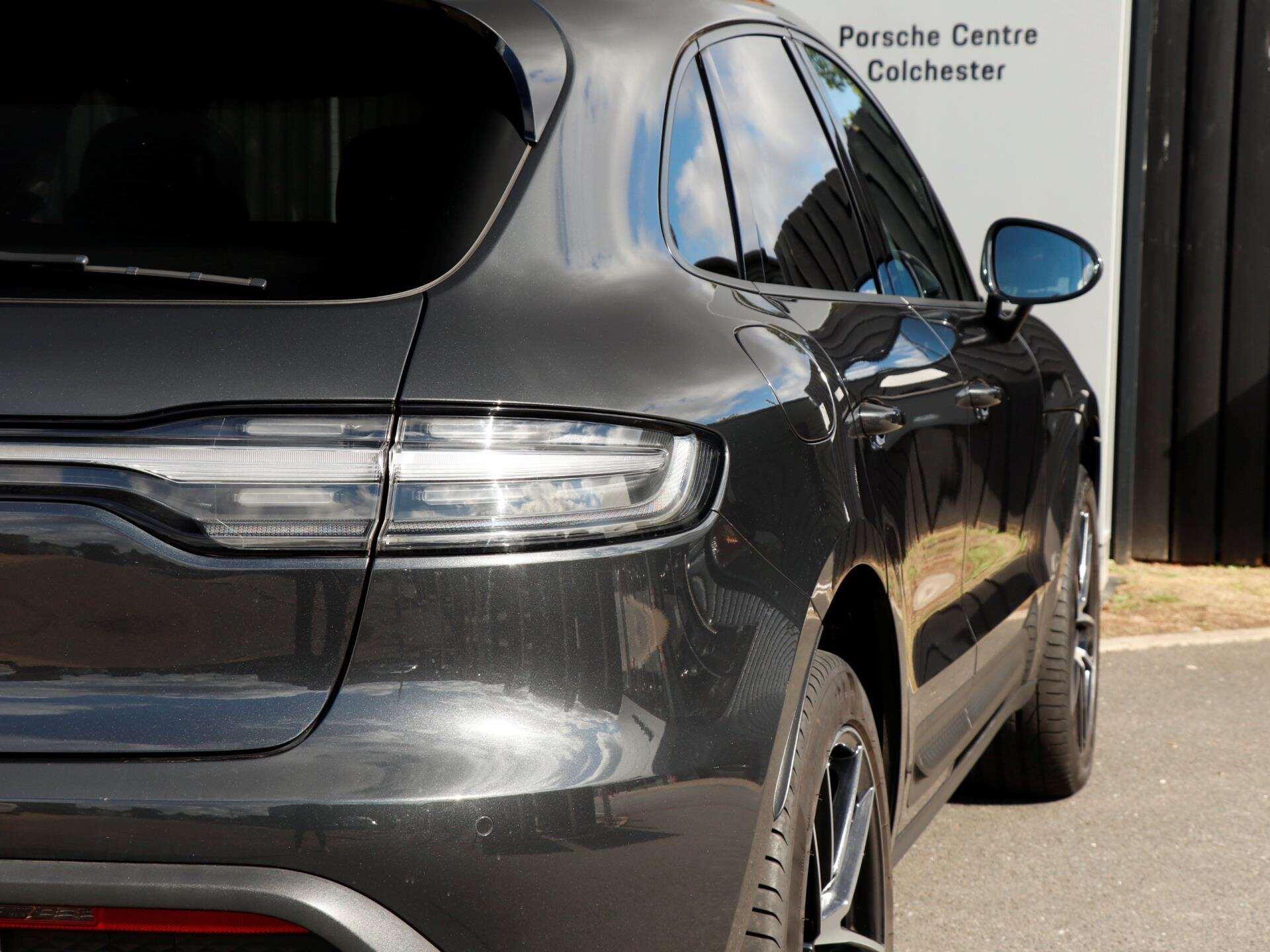 Porsche Macan view 28