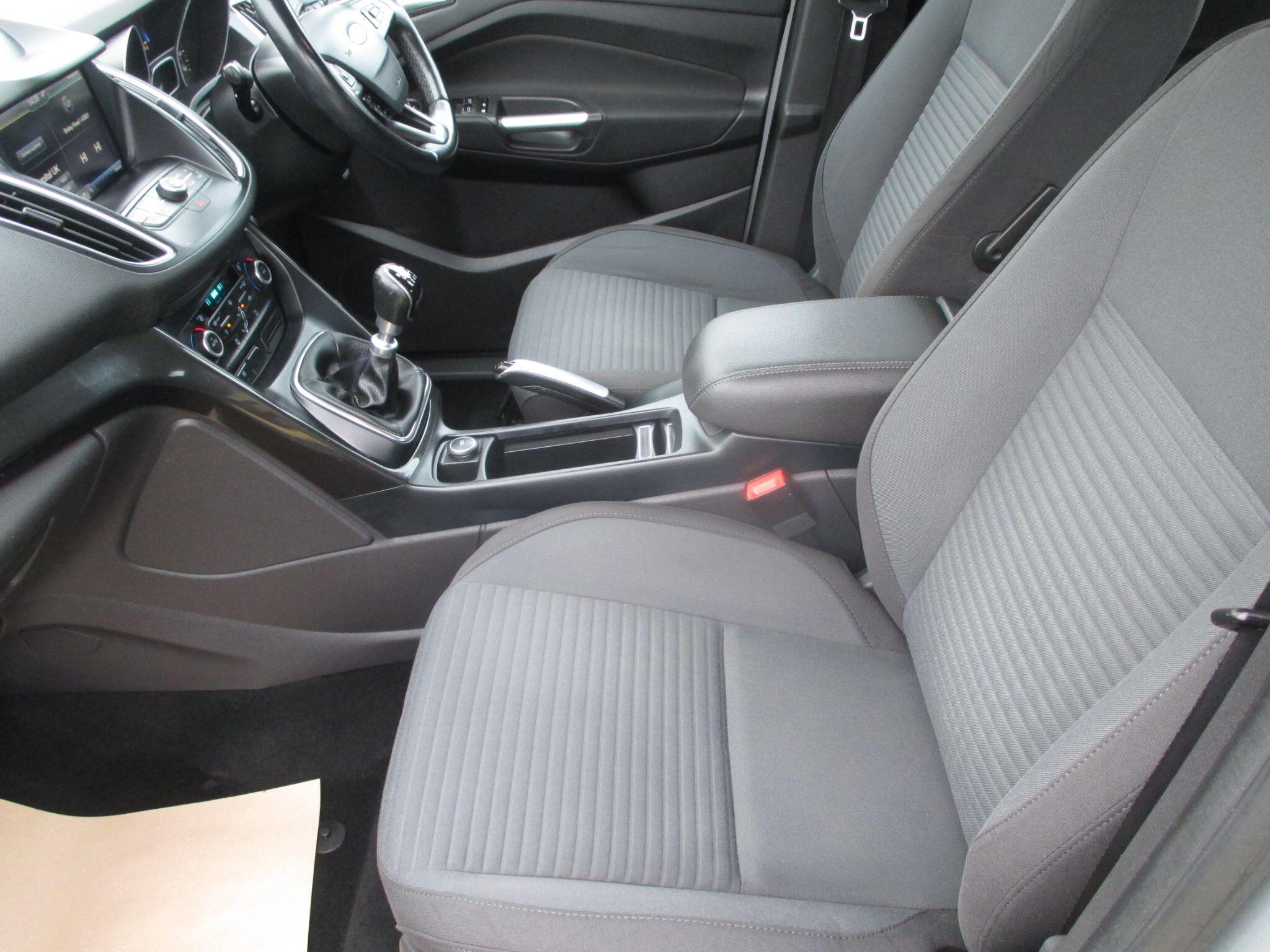 2016 Ford Grand C-Max image 32