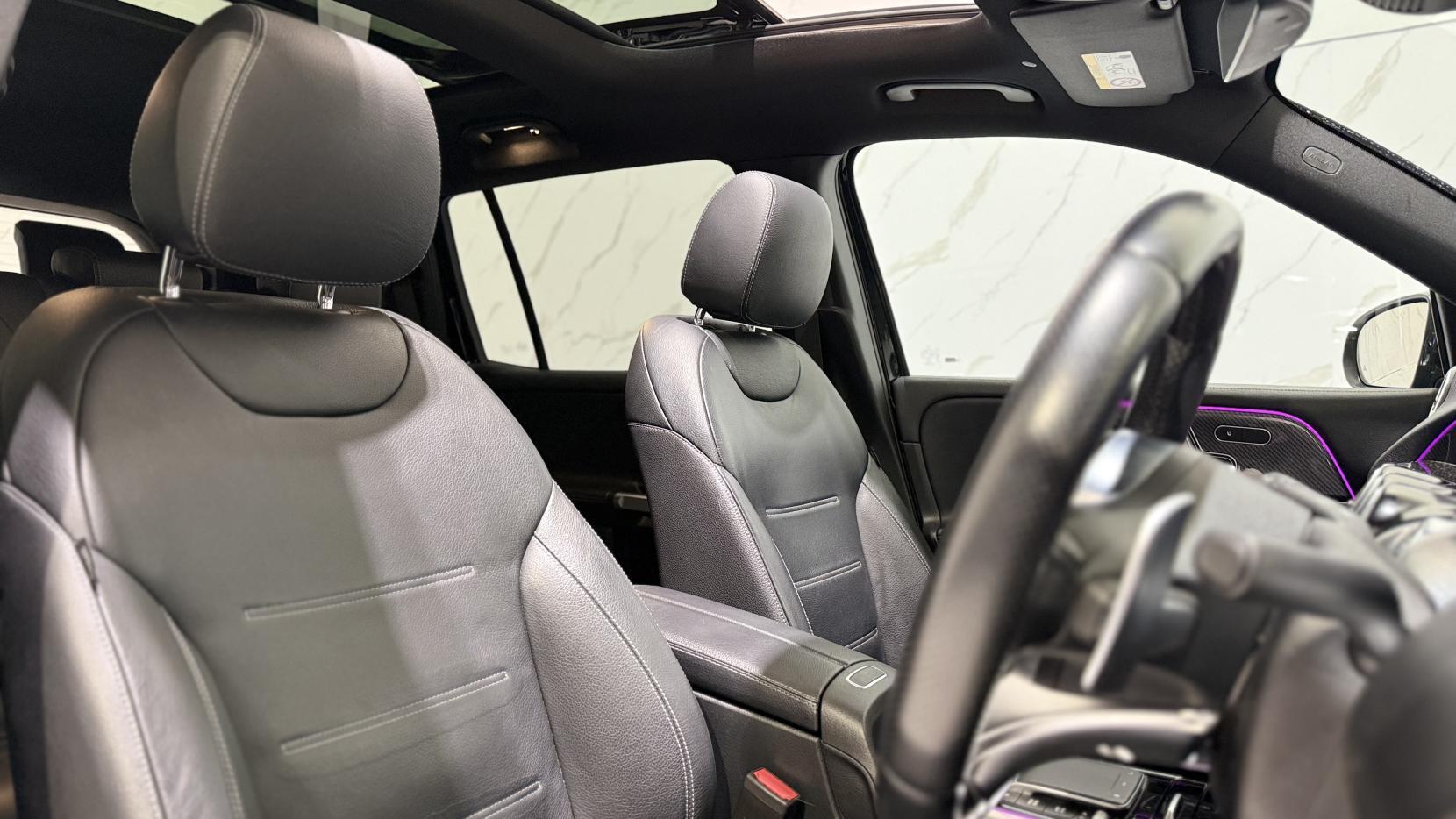 Mercedes-Benz GLB view 3