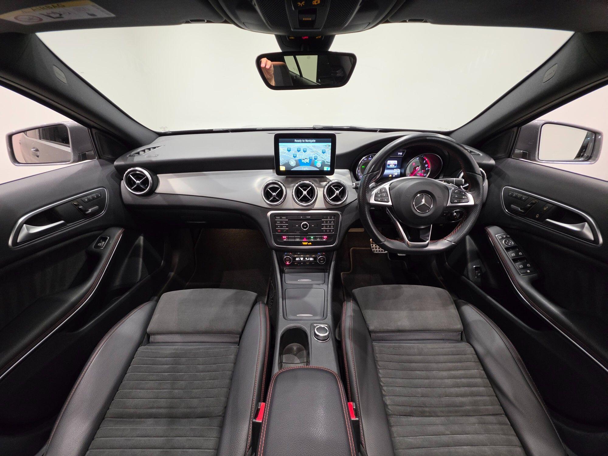 Mercedes-Benz GLA view 64