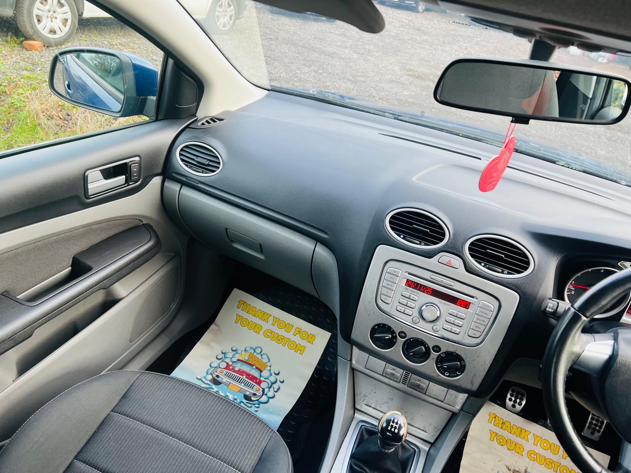 2009 Ford Focus image 32